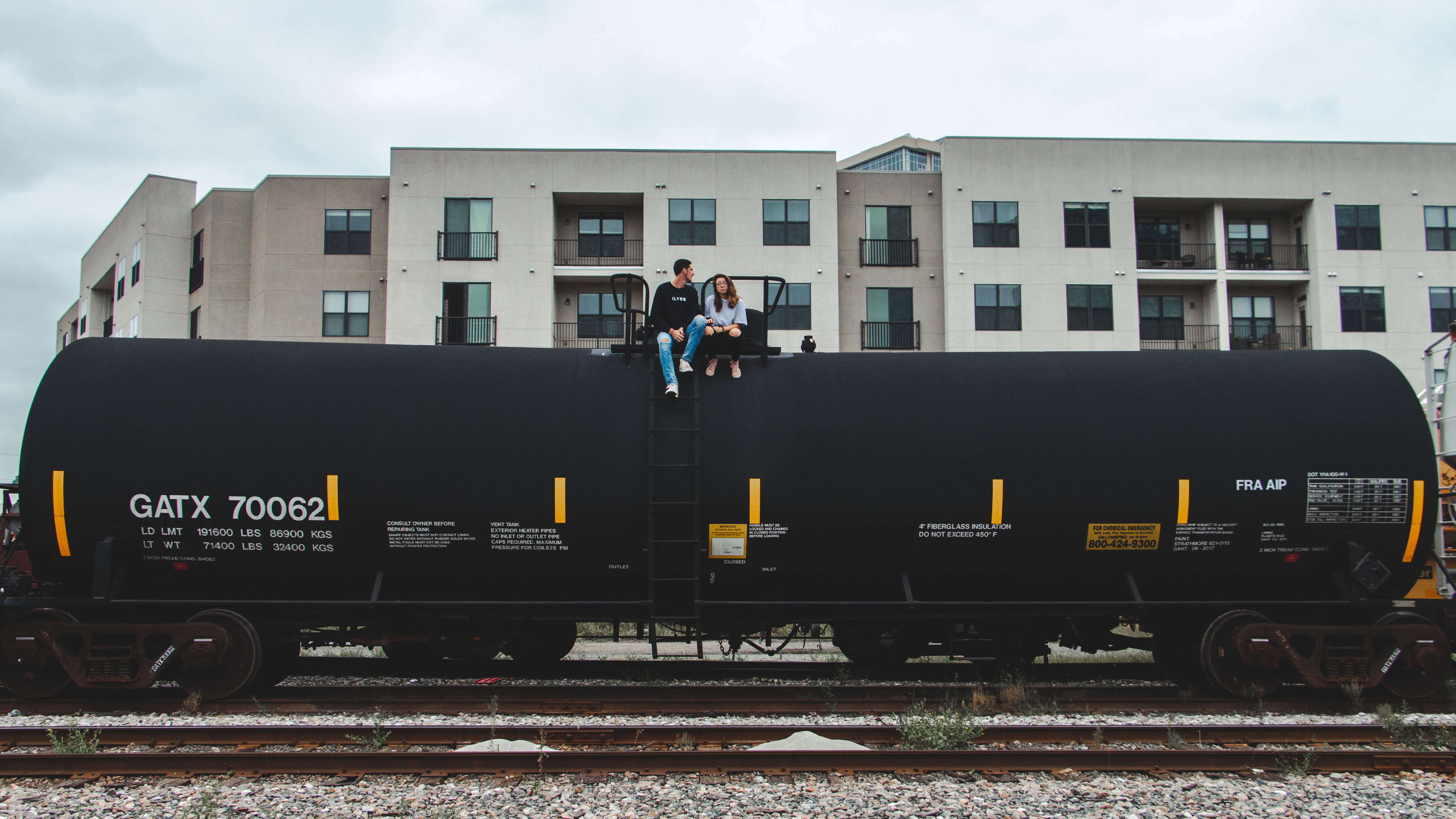 mode of transportation, sky, black, building, near, united states, public transportation, white, track, men, real people, people, street, urban, couple, HD Wallpaper