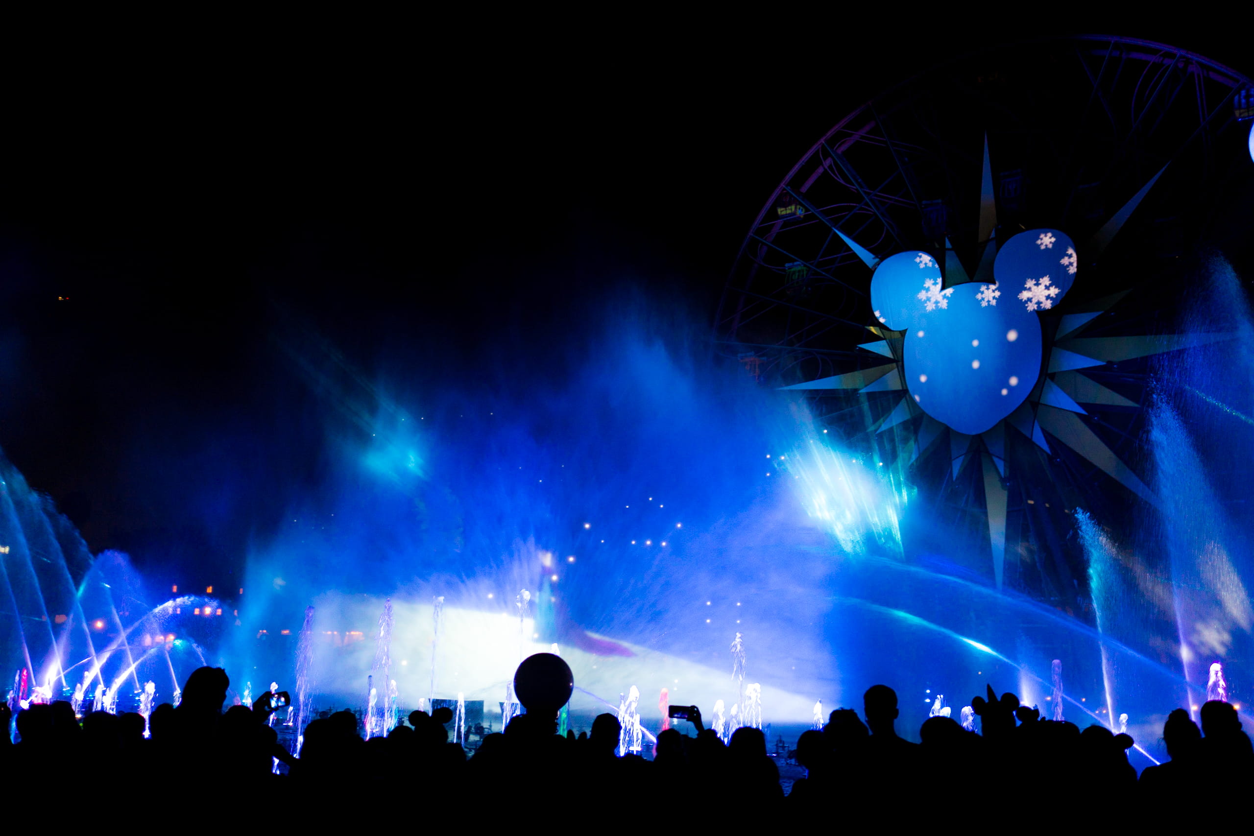 motion, group of people, world of color, silhouette, california, lighting equipment, 2K, popular music concert, united states, excitement, enjoyment, spectator, HD Wallpaper