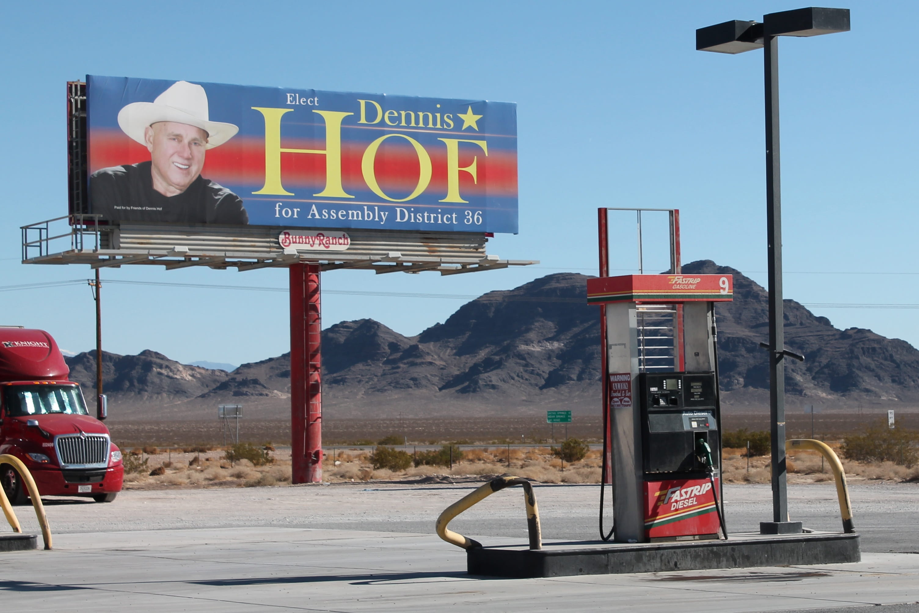 dennis hof, elections, mountain range, information sign, day, mountain, road sign, communication, sky, 2K, gas station, western script, pimp, text, capital letter, HD Wallpaper
