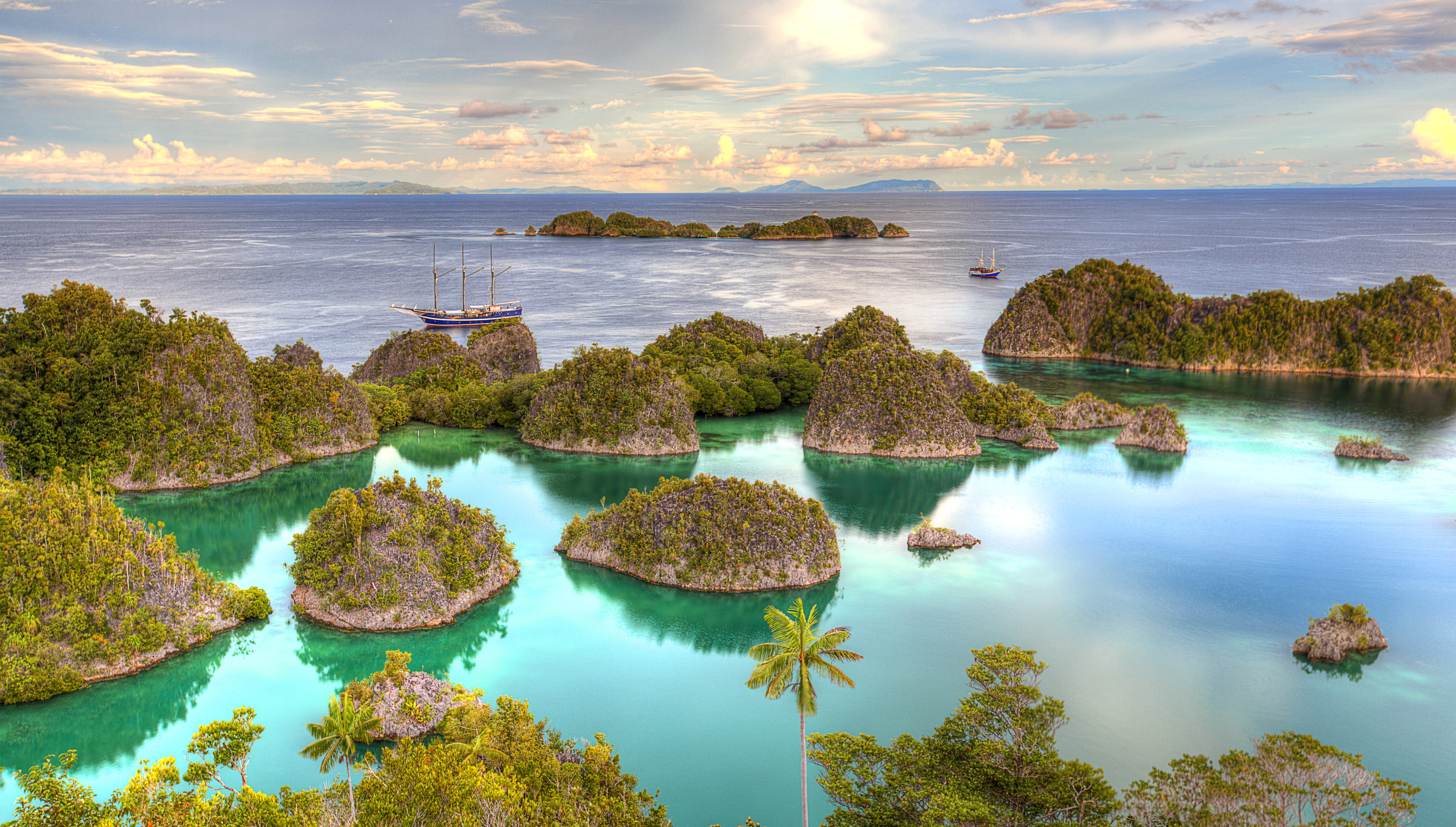 Tree, Indonesia, West Papua, Yacht, Earth, Ocean, Horizon, Island, Turquoise, 2K, Boat, HD Wallpaper