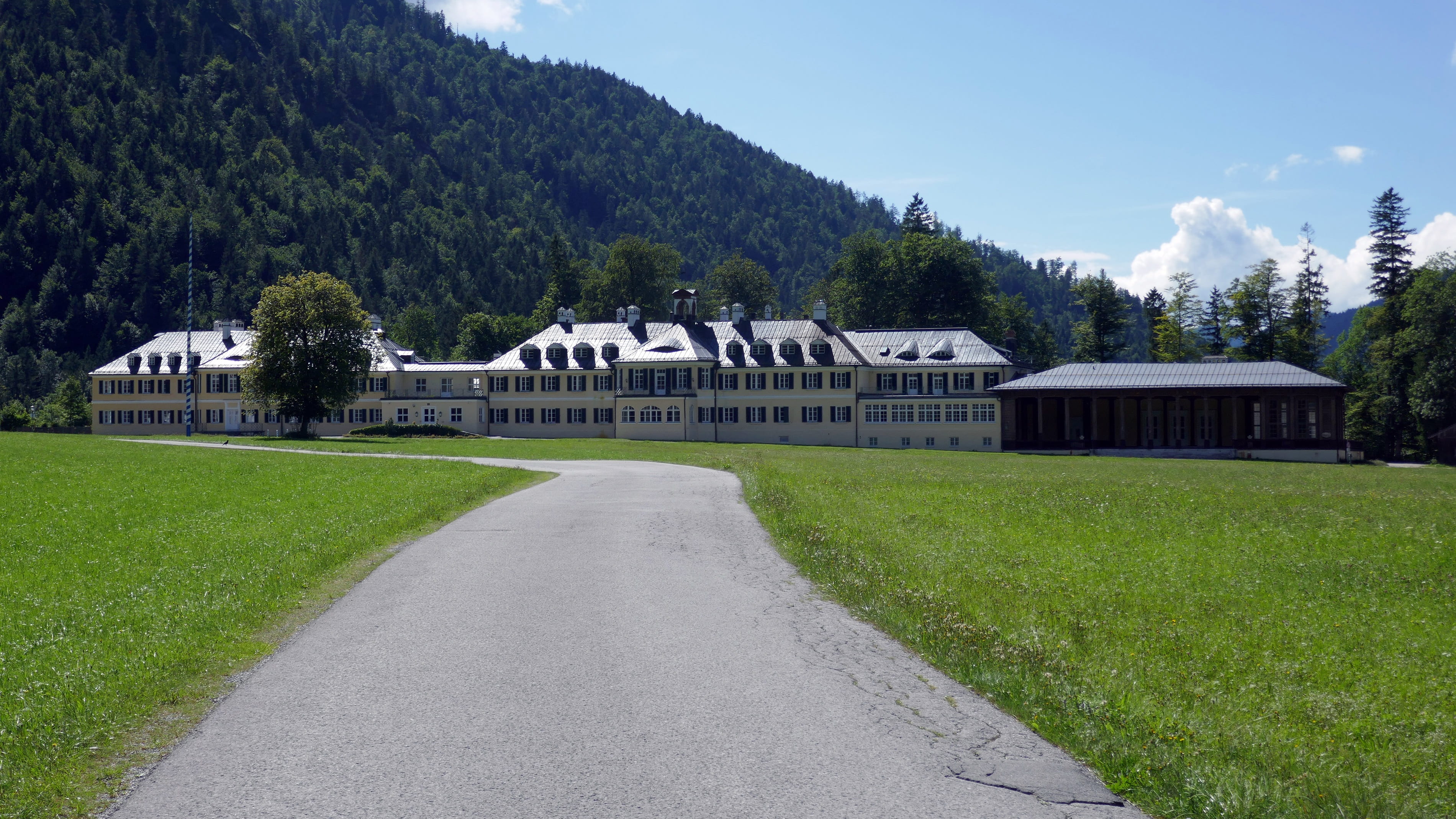 road, political domicile, grass, day, green color, mansion, wildbad-kreuth, land, built structure, house, nature, cottage, lawn, alpine foothills, 2K, HD Wallpaper