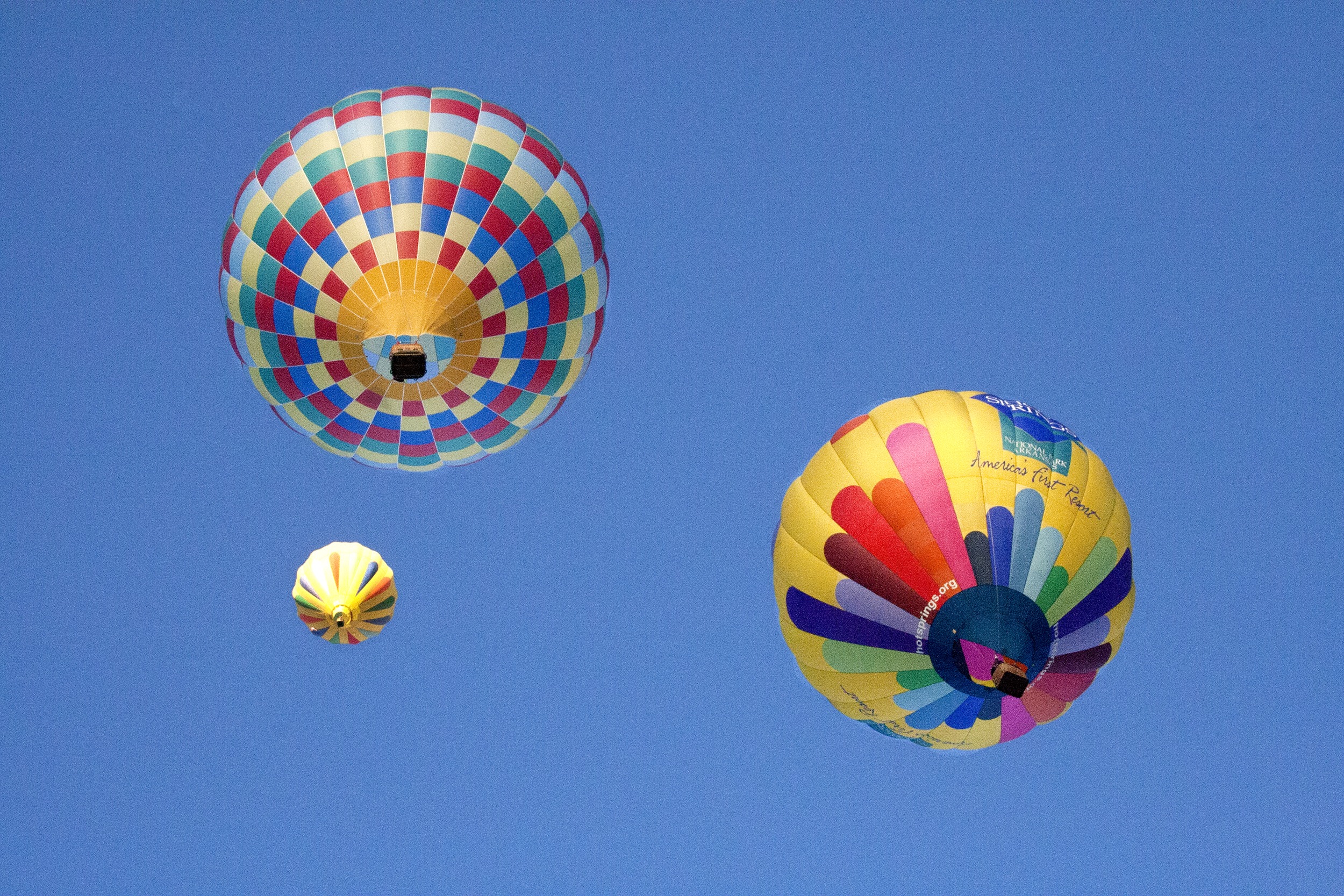 sky, tranquil, pattern, ballon, flying, directly below, 1080P, outdoors, hot air balloon, transportation, blue, balloons, air, assorted, choice, meteorology, HD Wallpaper