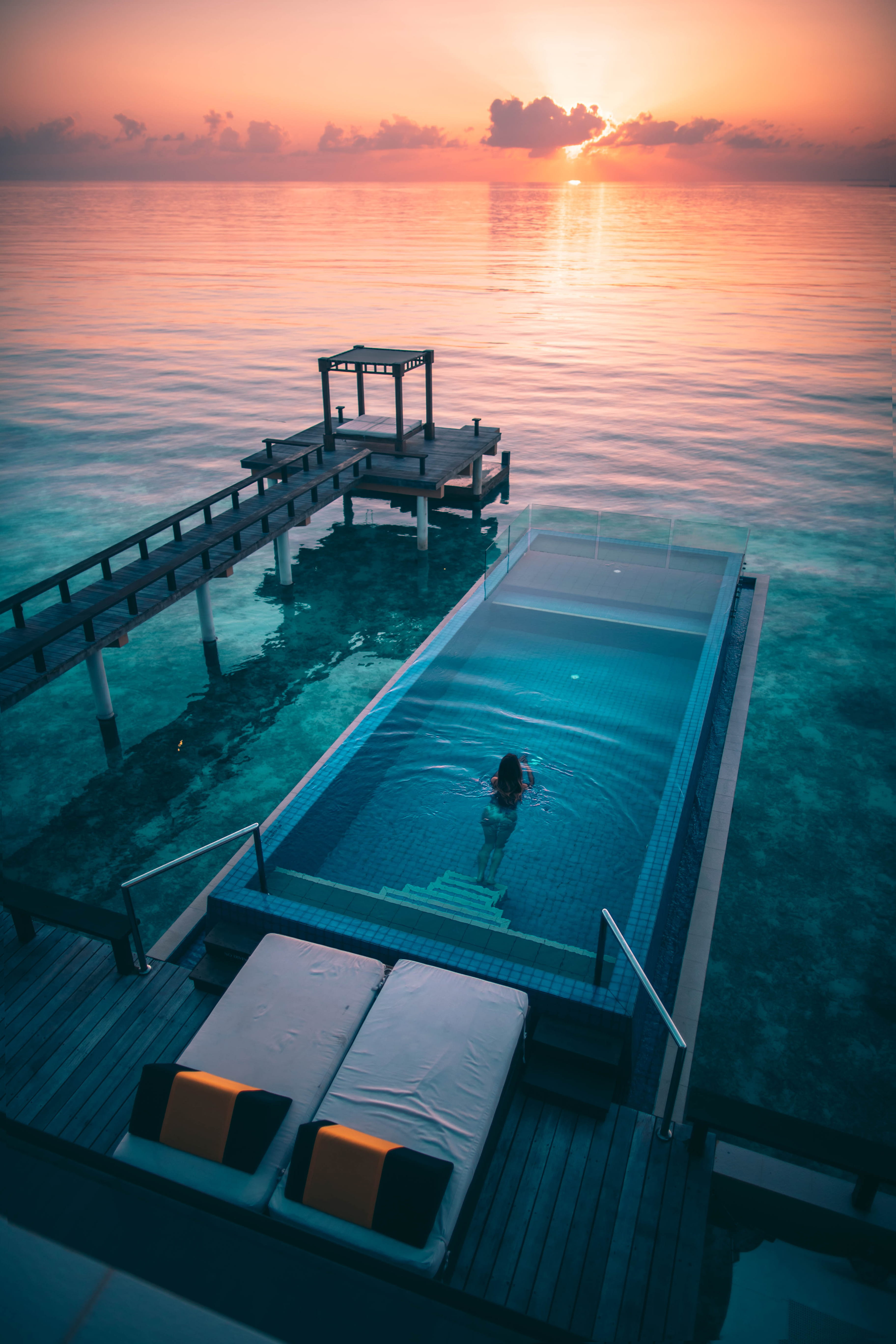 men, human, travel, waterfront, indian ocean, villa, ocean, railing, idyllic, outdoors, scenics - nature, port, nature, transportation, beauty in nature, Phone HD Wallpaper