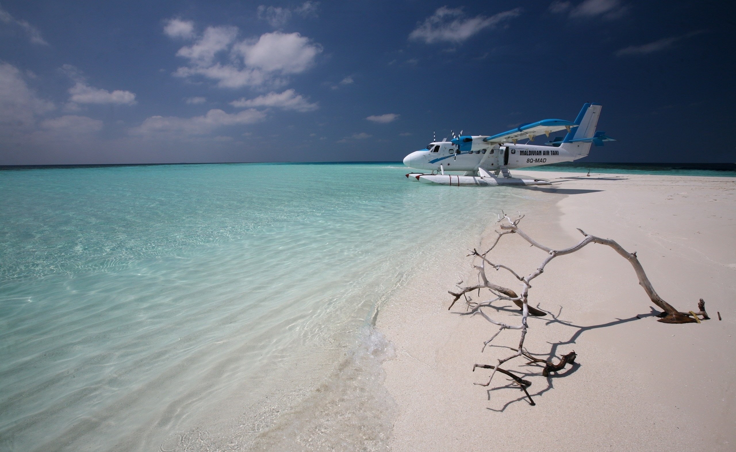 luxury, beach, horizon over water, plane, nautical vessel, nature, Maldivian, Taxi, outdoors, mode of transportation, yacht, day, beauty in nature, sand, HD Wallpaper