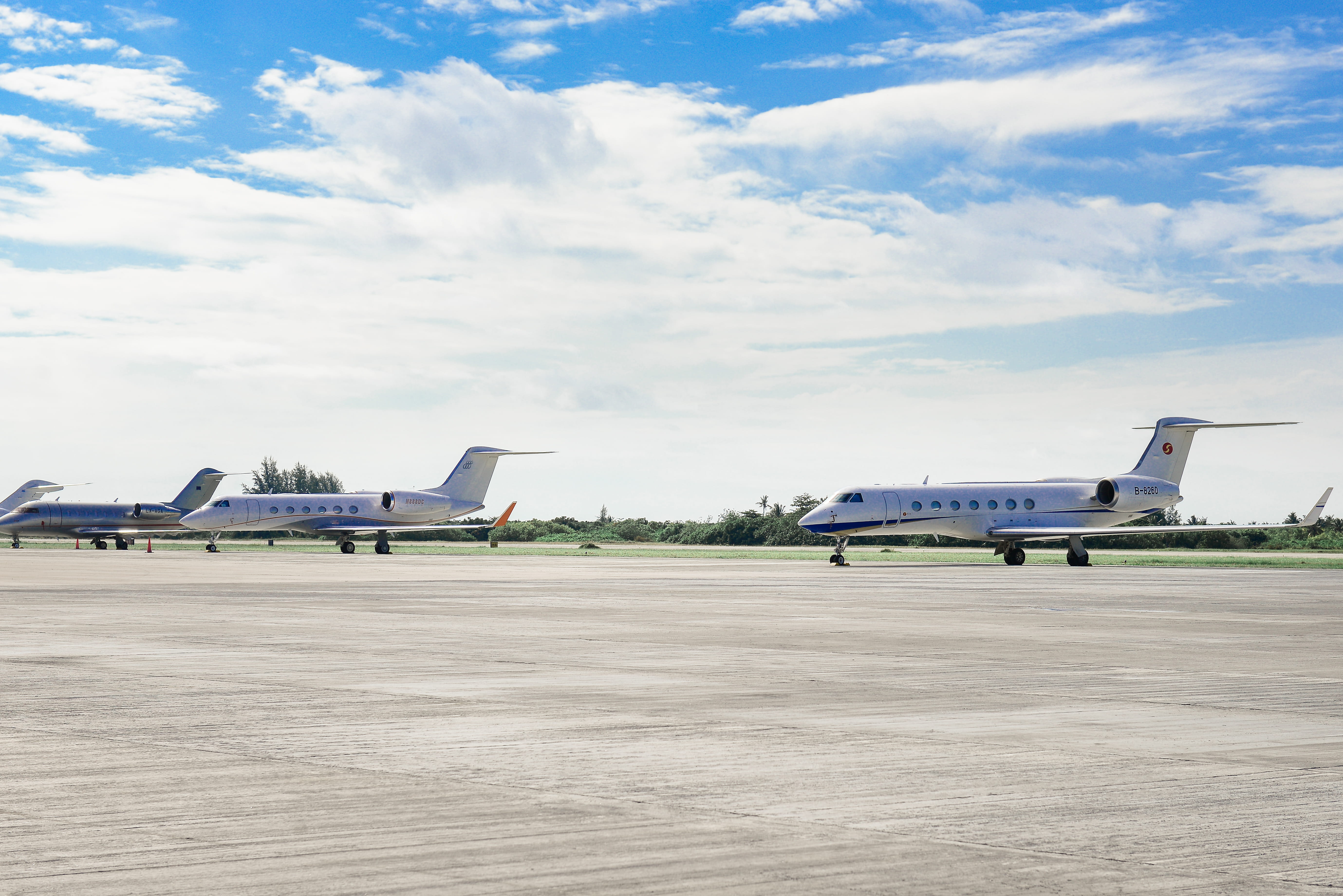 public transportation, air vehicle, parked, airplane, daylight, no people, aviation, land vehicle, private airplane, transportation system, sky, nature, HD Wallpaper