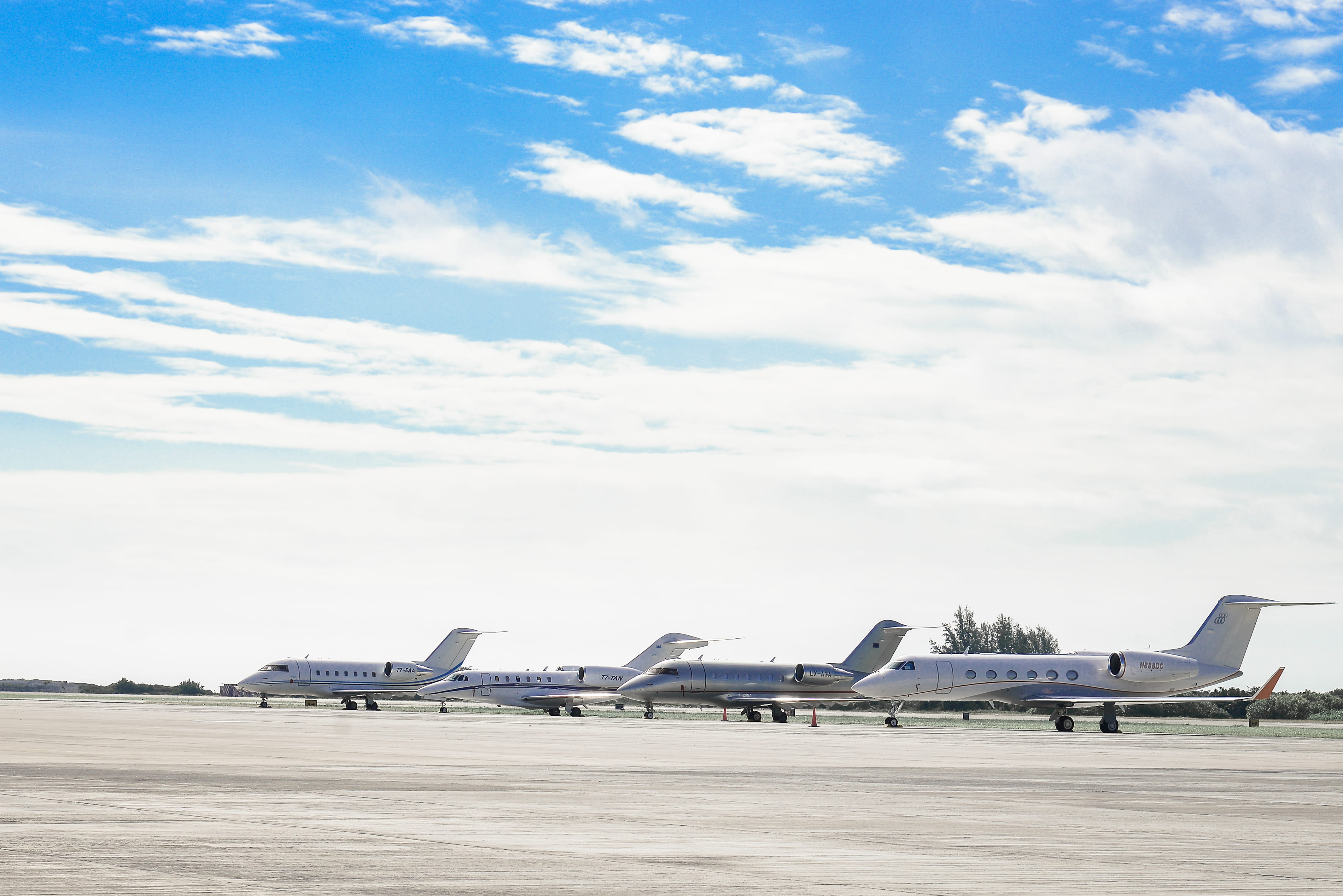 sky, Trans Maldivian, airport runway, airport, air vehicle, transportation, corporate jet, airliners, four, cloud - sky, flight, aviation, architecture, HD Wallpaper