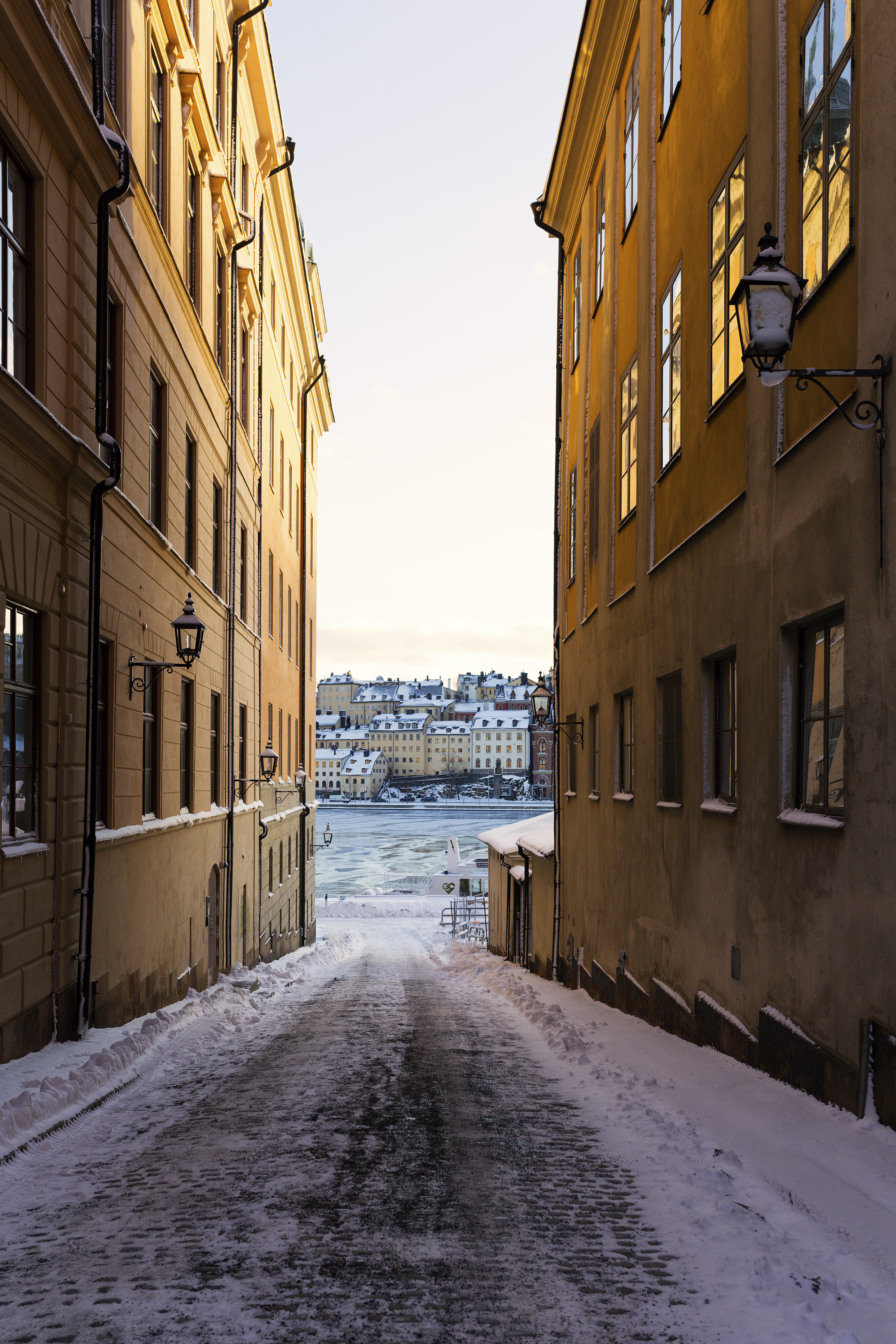 riddarholmen, city, alley, the way forward, sky, no people, architecture, residential district, built structure, nature, day, stockholm, building exterior, Phone HD Wallpaper
