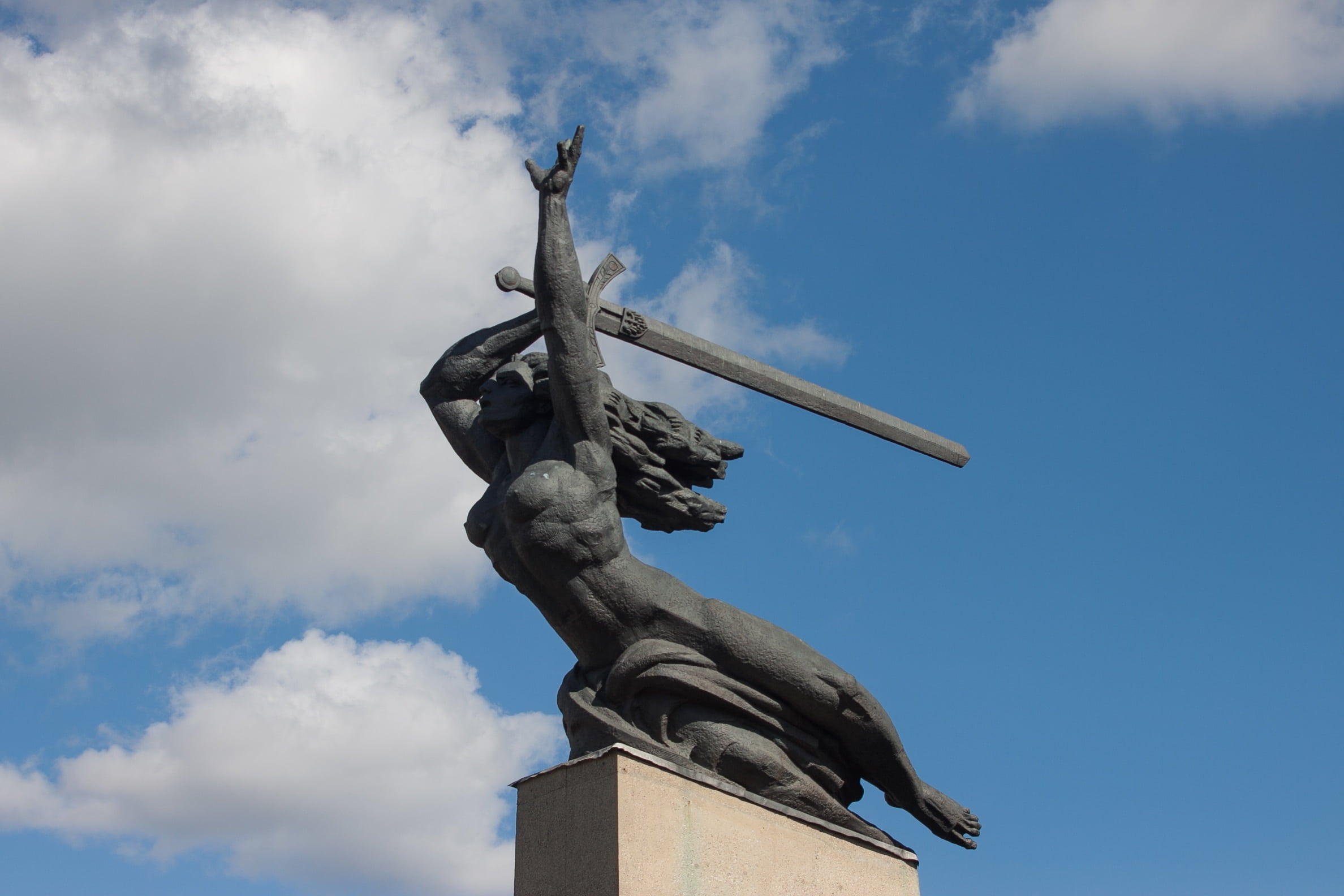the statue, monument, symbol, victory, 1080P, sign, representation, sculpture, cloud - sky, blue, outdoors, nature, no people, history, statue, sky, rising, HD Wallpaper