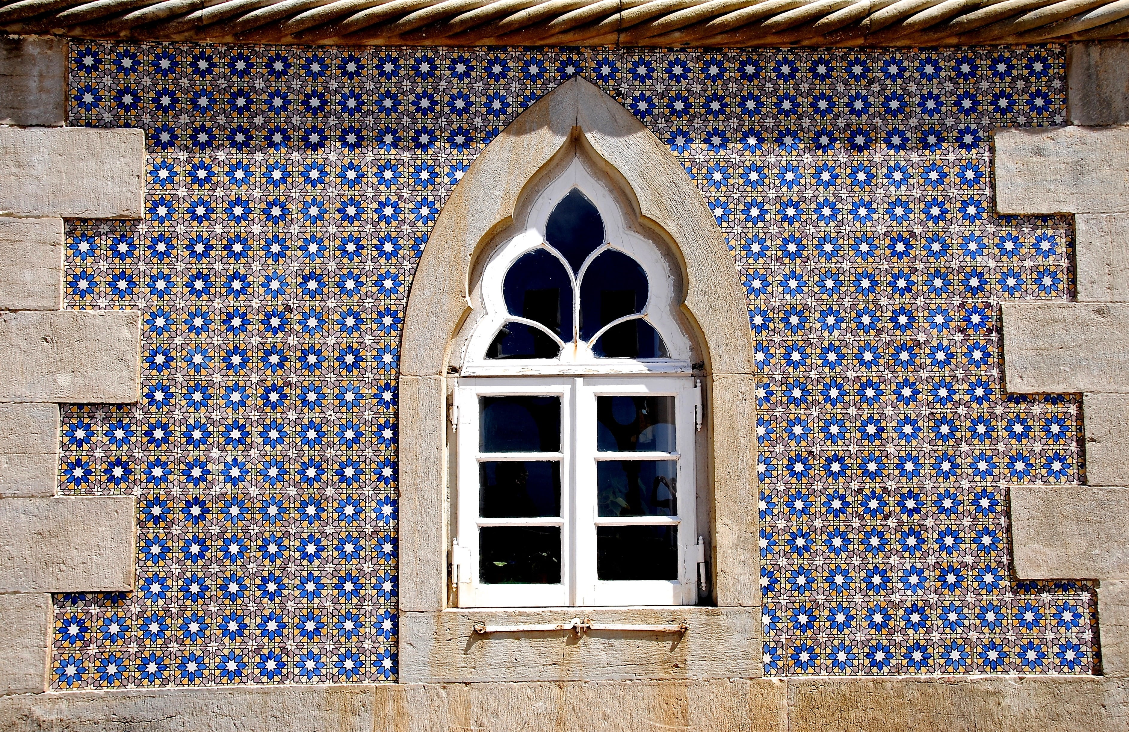 entrance, belief, holiday, building, day, pane, craft, photography, pattern, tower, sintra, creativity, 2K, ornate, cultures, window, daytime, fortress, HD Wallpaper