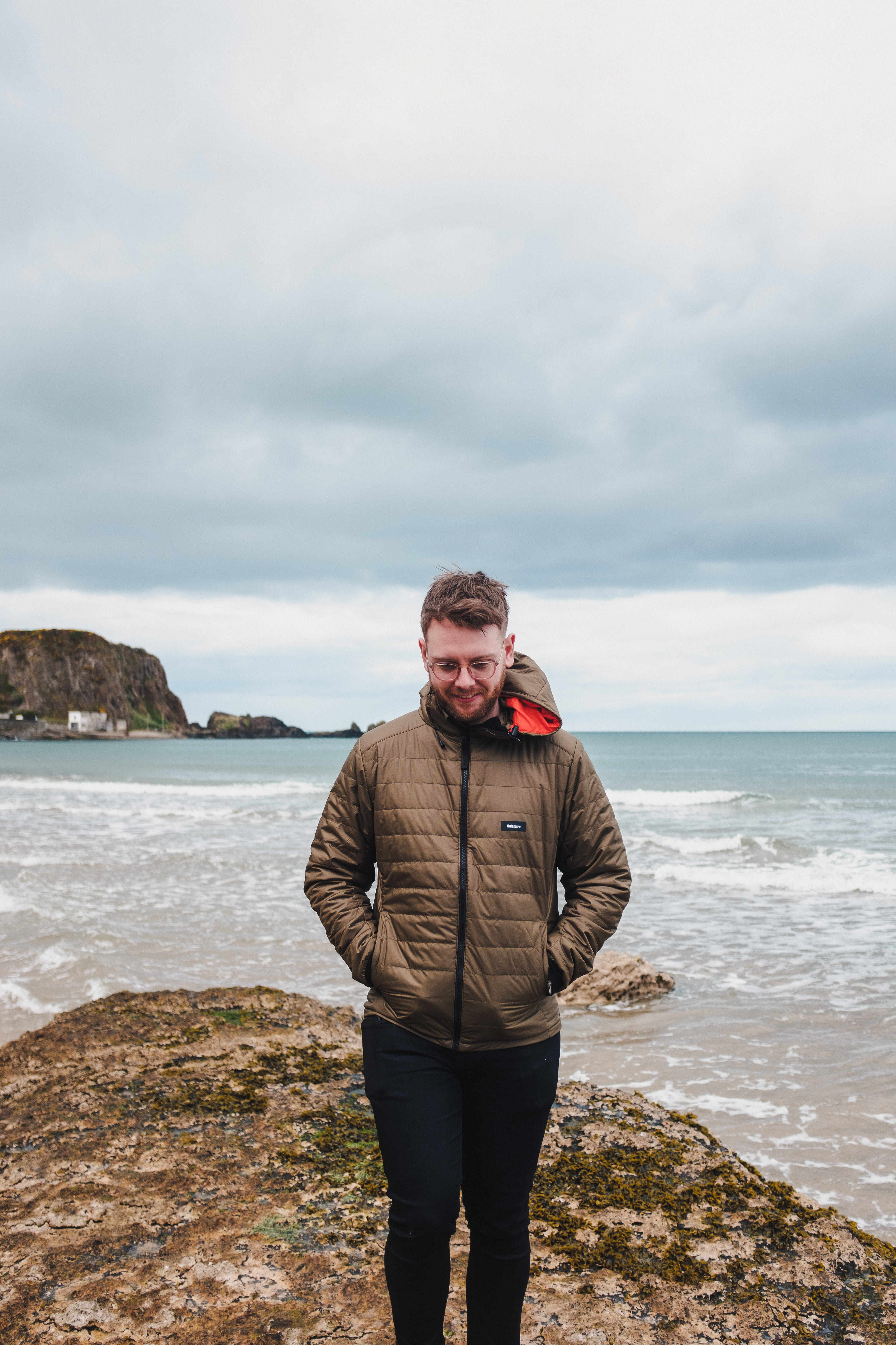 scenics - nature, real people, beauty in nature, cloud - sky, sea, horizon over water, casual clothing, warm clothing, outdoors, one person, water, coast, Phone HD Wallpaper