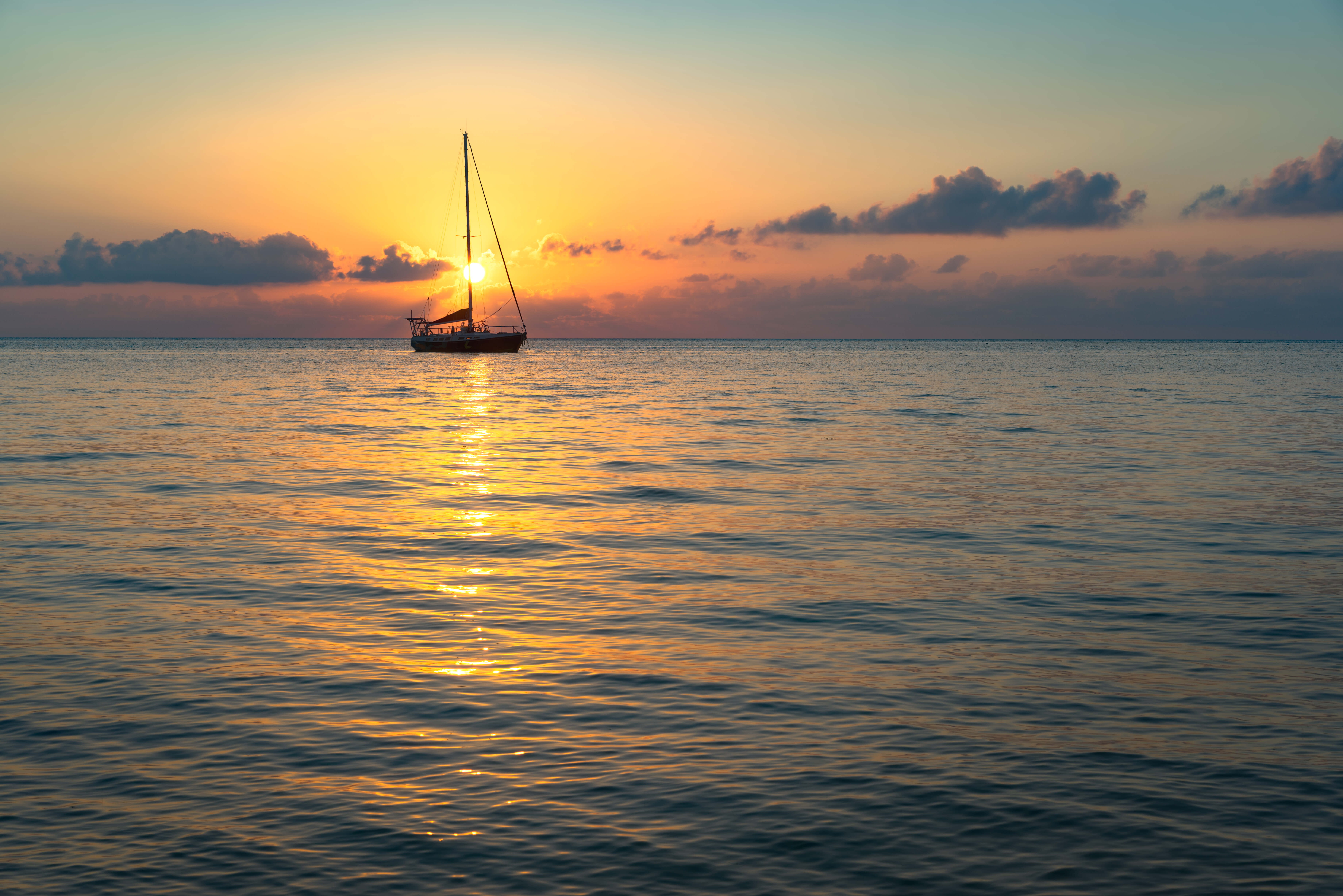 sea, calm, roatan honduras, 5K, beauty in nature, cloud - sky, nautical vessel, horizon over water, tranquility, idyllic, horizon, nobody, no people, mode of transportation, HD Wallpaper