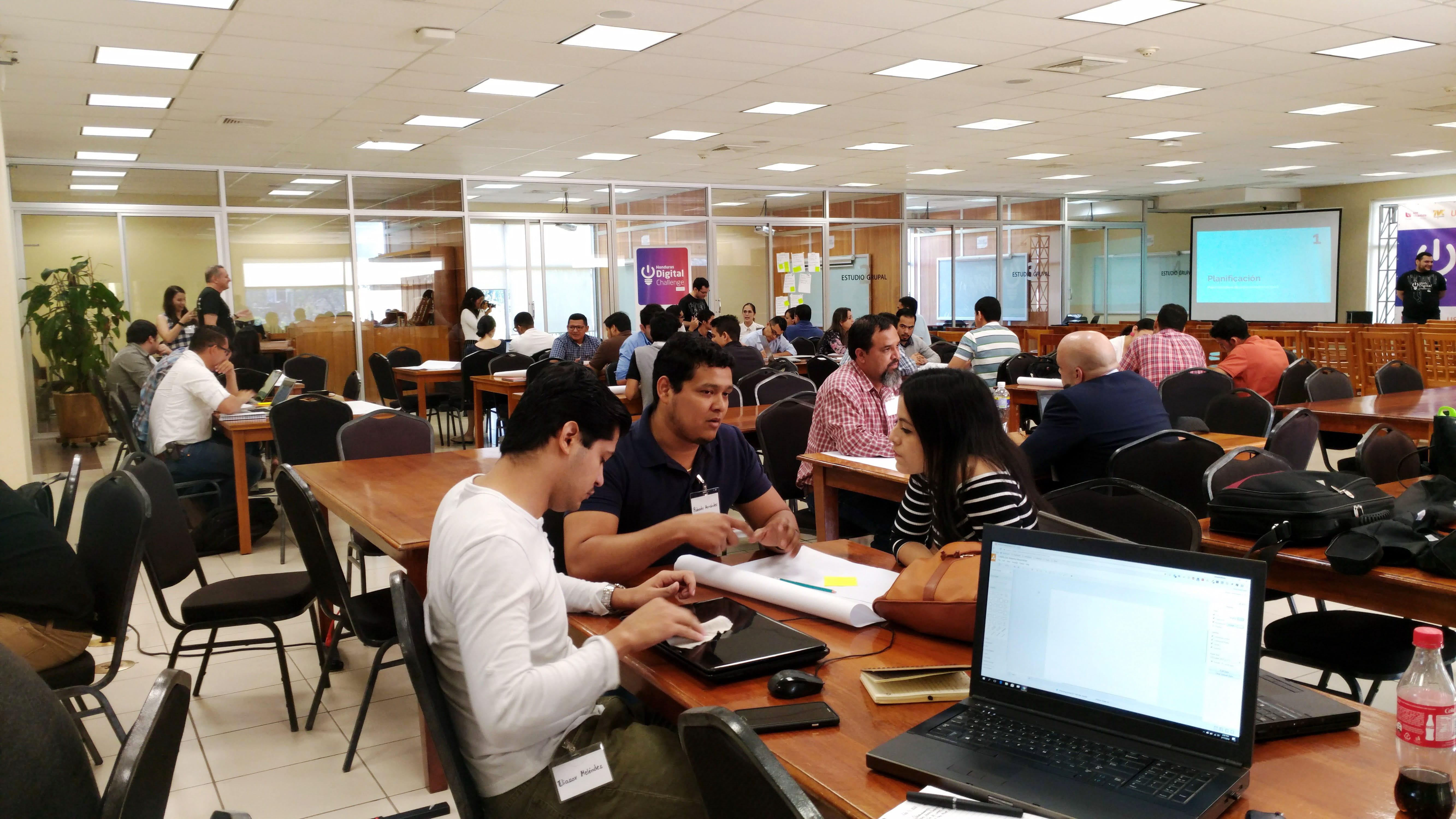 universidad de san pedro sula, table, people, wireless technology, corporate business, men, sitting, business, indoors, teamwork, hackathon, challenge, HD Wallpaper