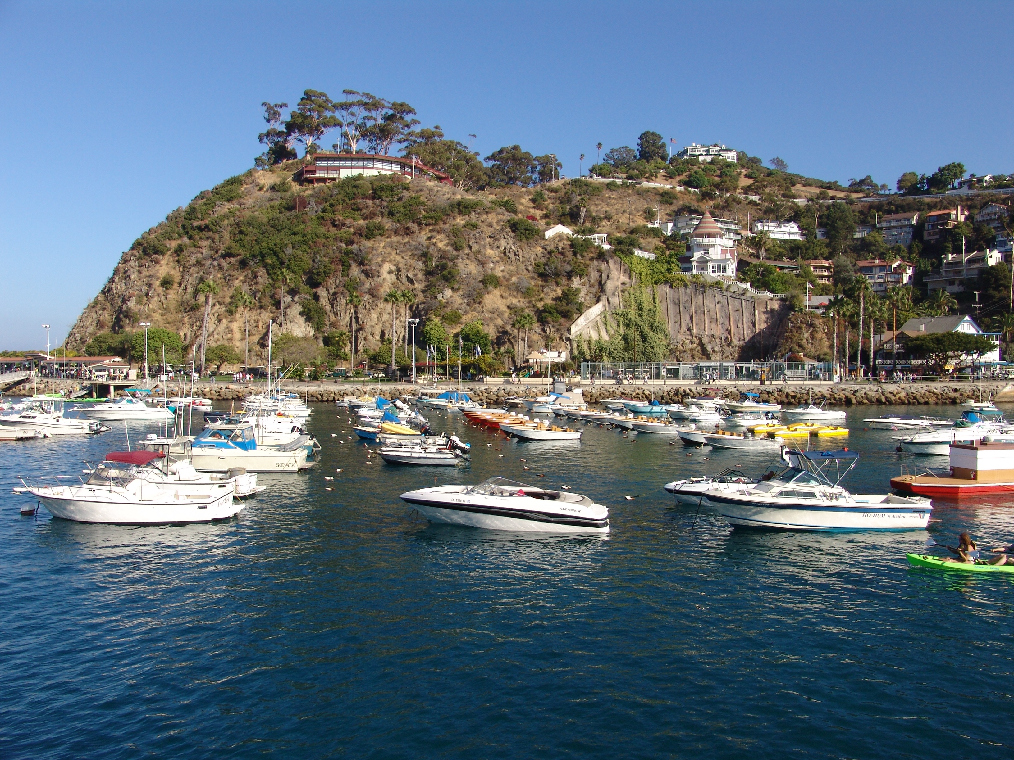 sailboat, day, california, nature, village, architecture, coastline, mediterranean Sea, catalina, summer, harbor, sky, boats, building, vacations, building exterior, HD Wallpaper