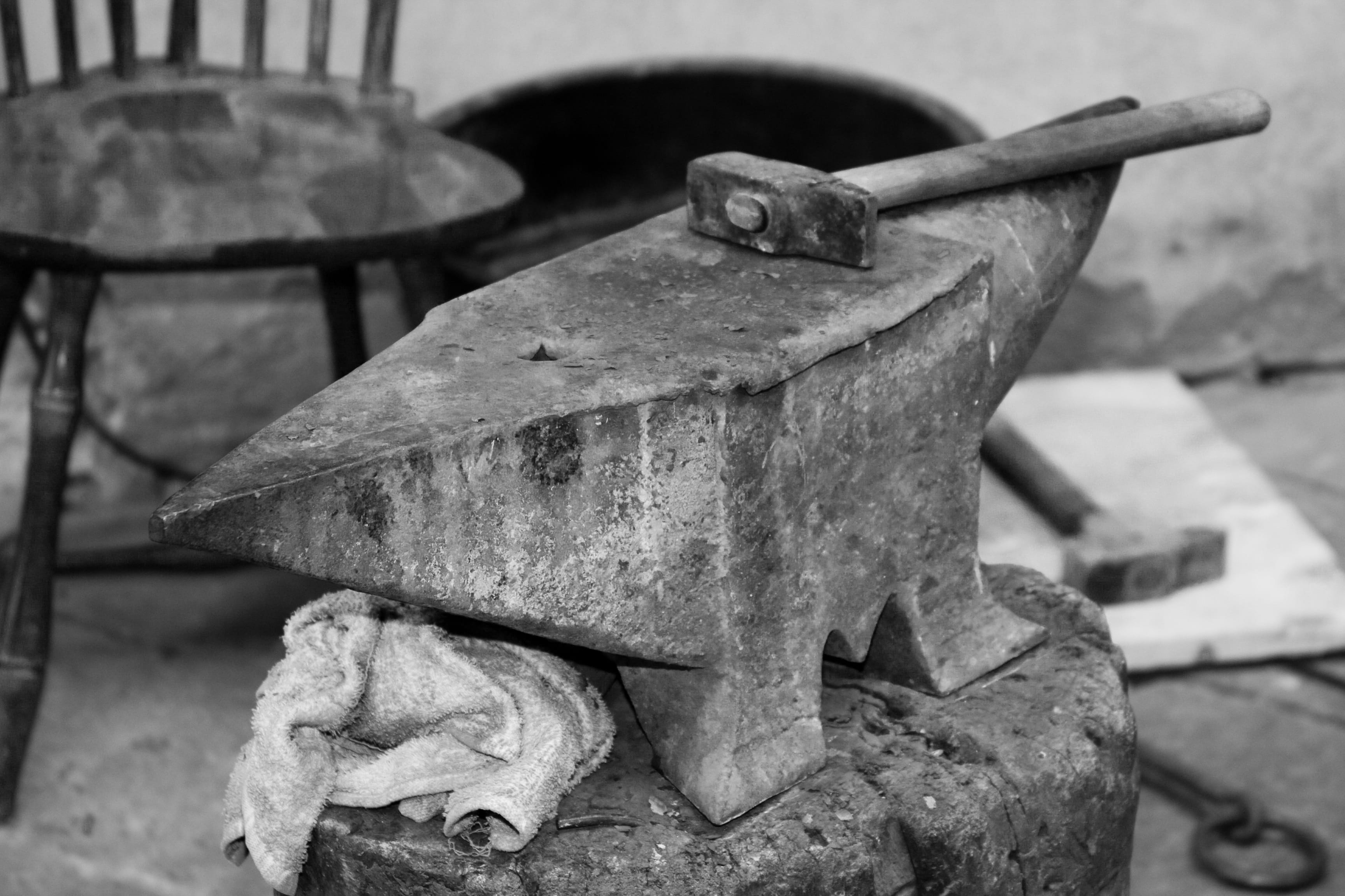 focus on foreground, run-down, old, 2K, obsolete, no people, nature, day, smith, close-up, outdoors, anvil, still life, retro styled, hammer, damaged, HD Wallpaper
