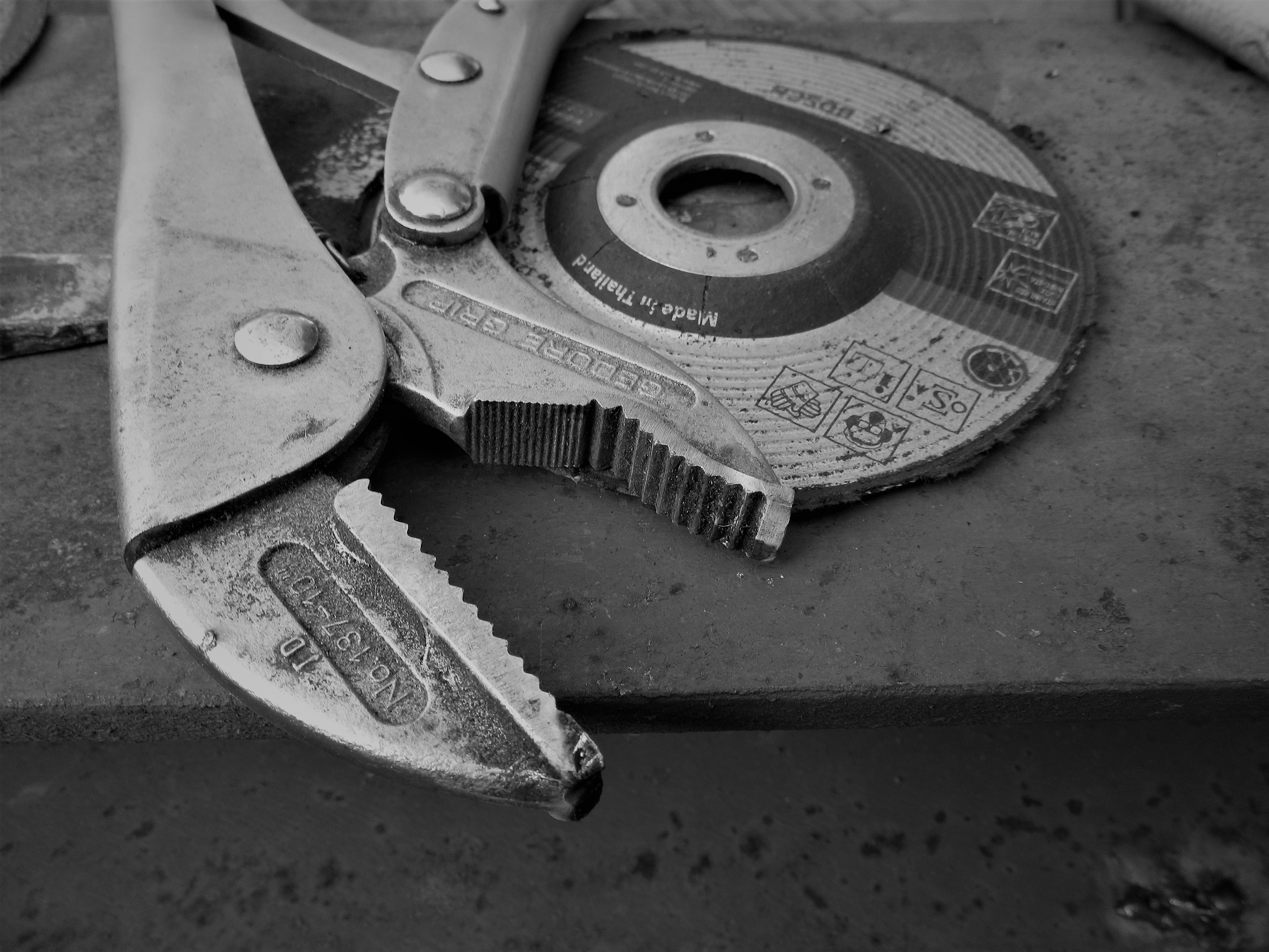 tool, business finance and industry, working, business, industry, workshop, occupation, no people, pipe wrench, anvil, paper currency, metal industry, close-up, HD Wallpaper