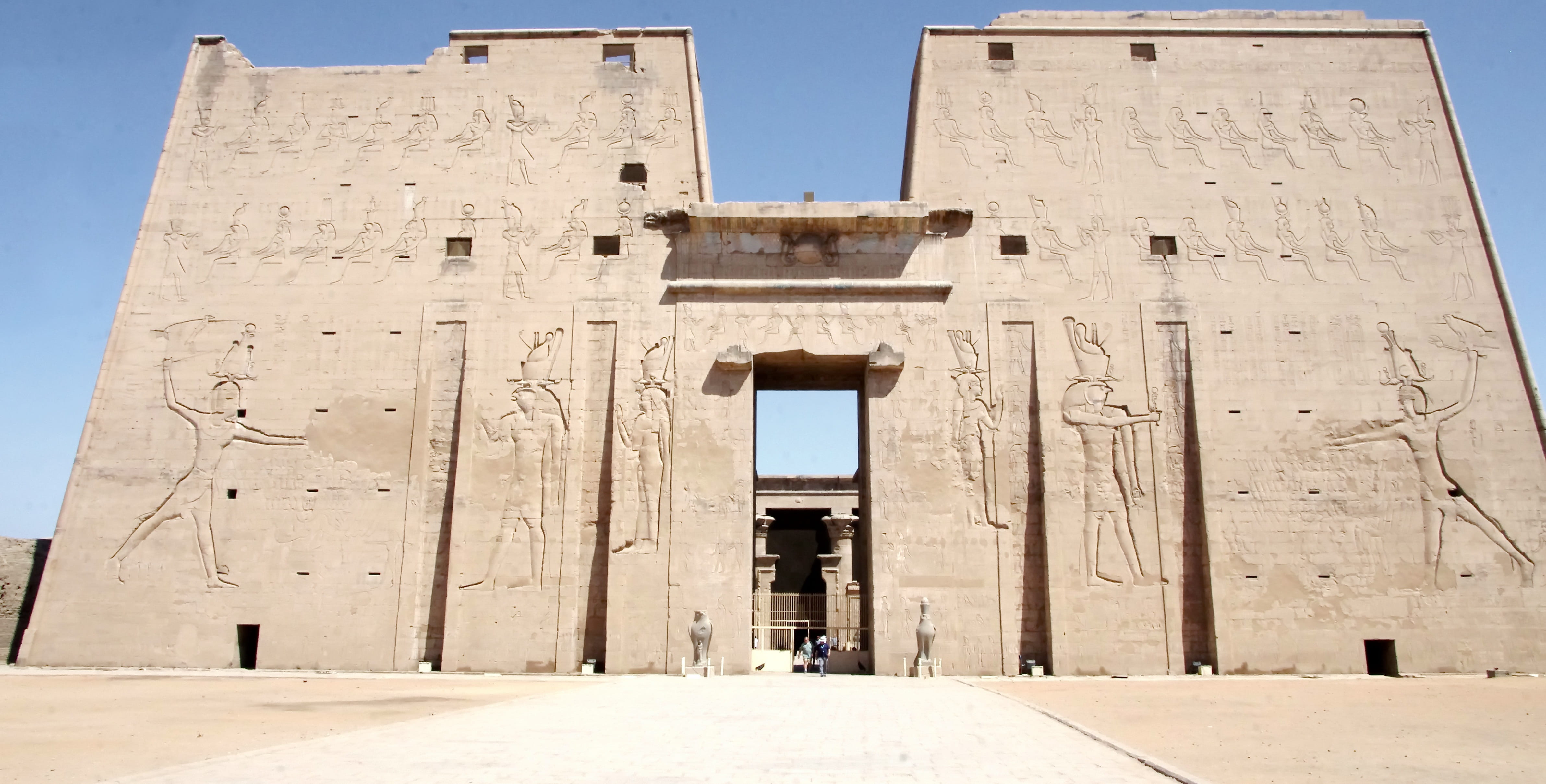 nature, antique, tower, no people, sandstone, temple, built structure, city, sky, architecture, egypt, edfu, sunlight, 4K, day, the past, ruined, history, HD Wallpaper