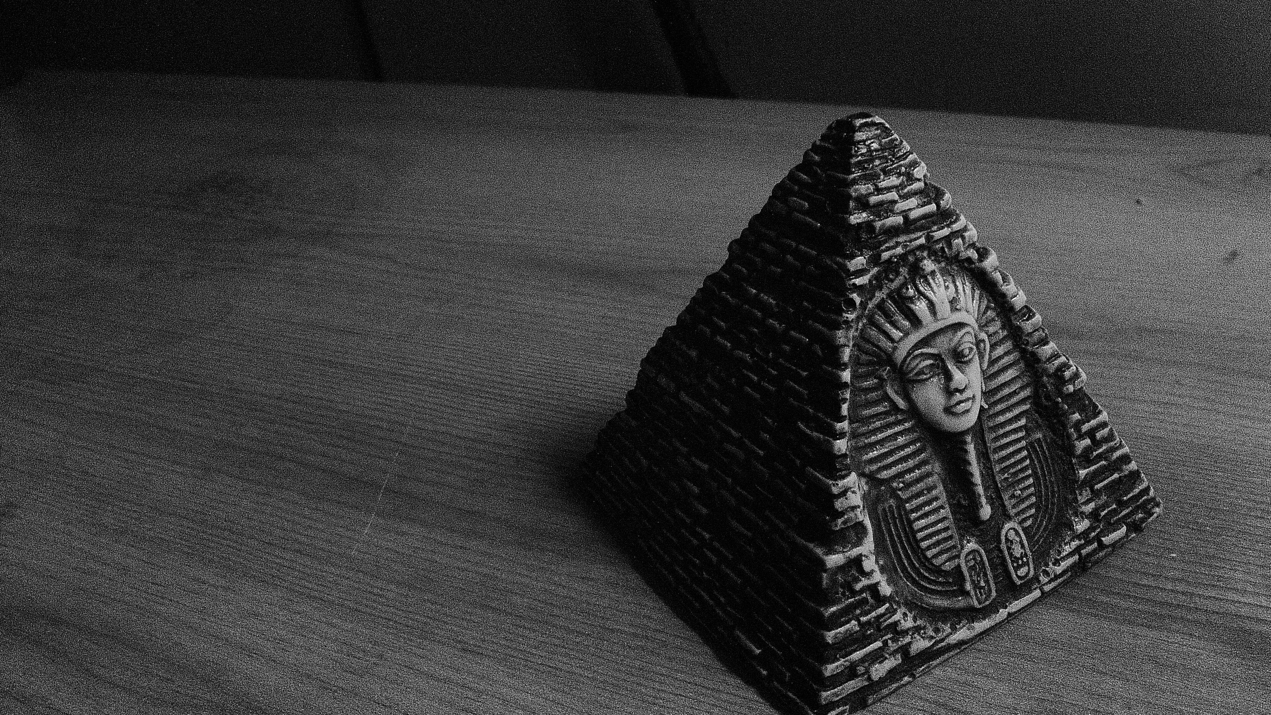 pyramid, close-up, home interior, 4K, indoors, craft, giza, model, textile, still life, mystery, wood - material, archaeology, no people, geometric shape, HD Wallpaper