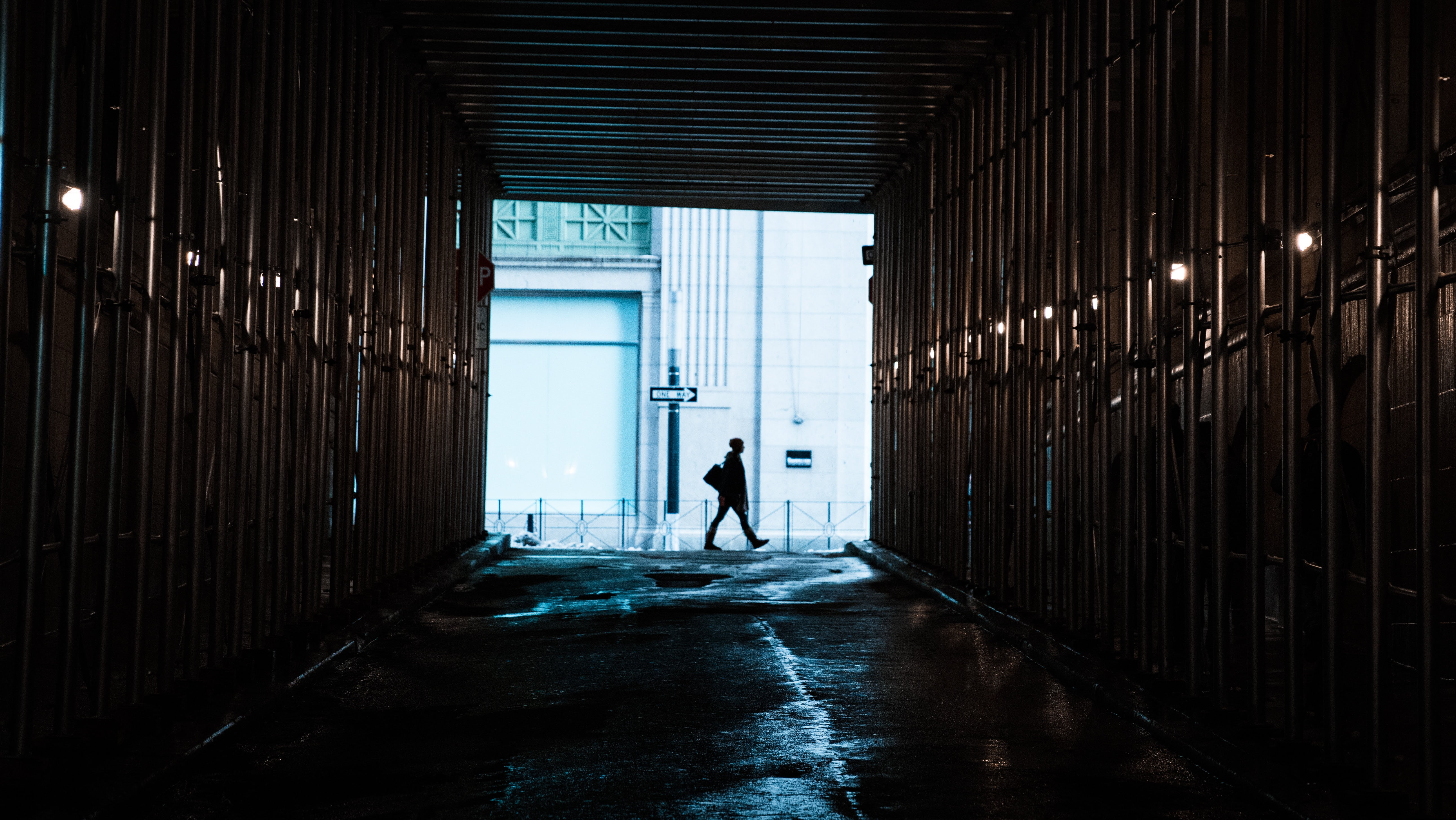 real people, one man only, man, walk, building, the way forward, 5K, full length, corridor, lifestyles, walking, beside, built structure, concrete, day, HD Wallpaper