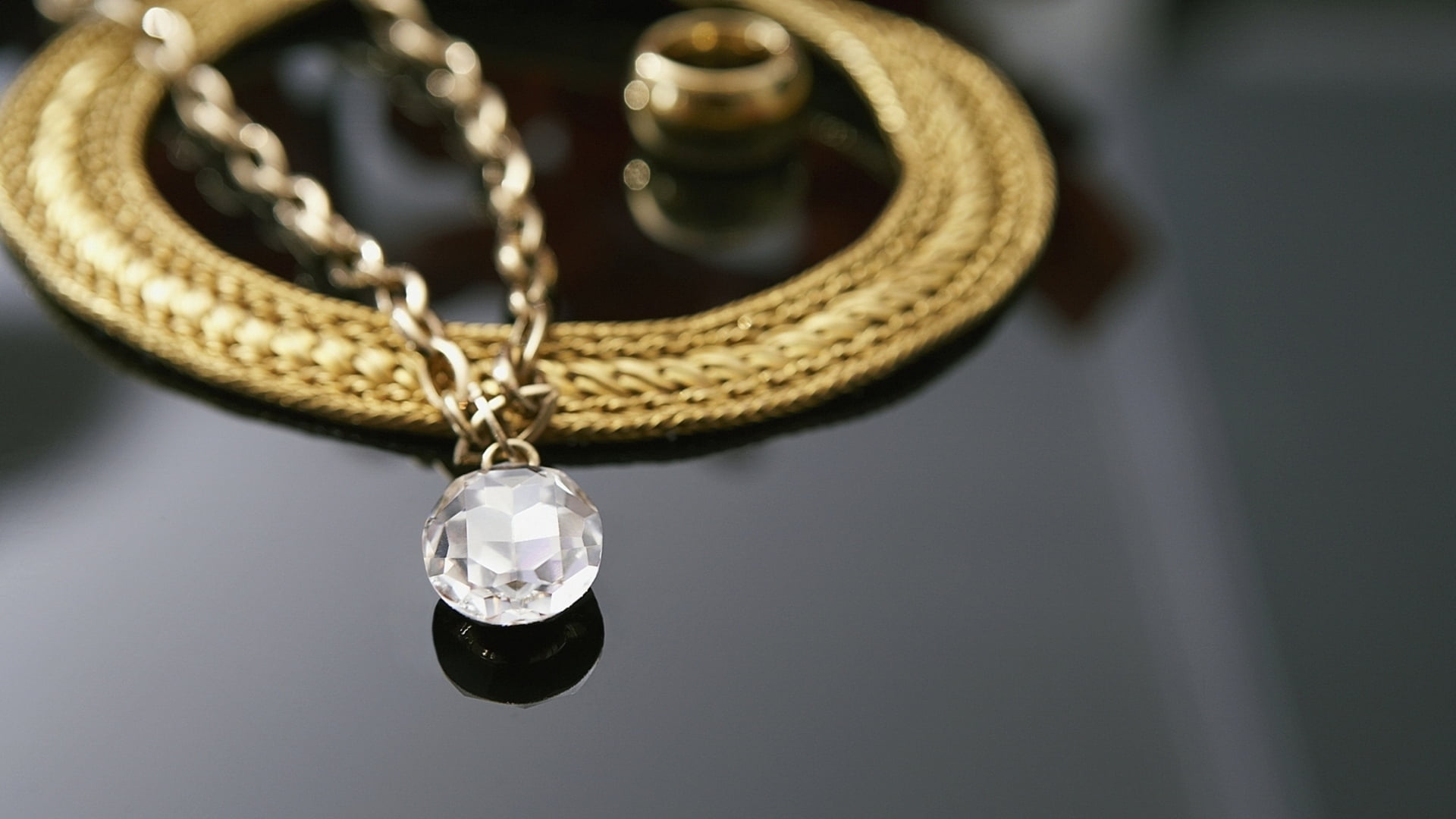 jewelry, fashion, decoration, indoors, bracelet, hanging, no people, diamond - gemstone, gold Colored, clear, ornate, backgrounds, chain, necklace, gemstone, HD Wallpaper