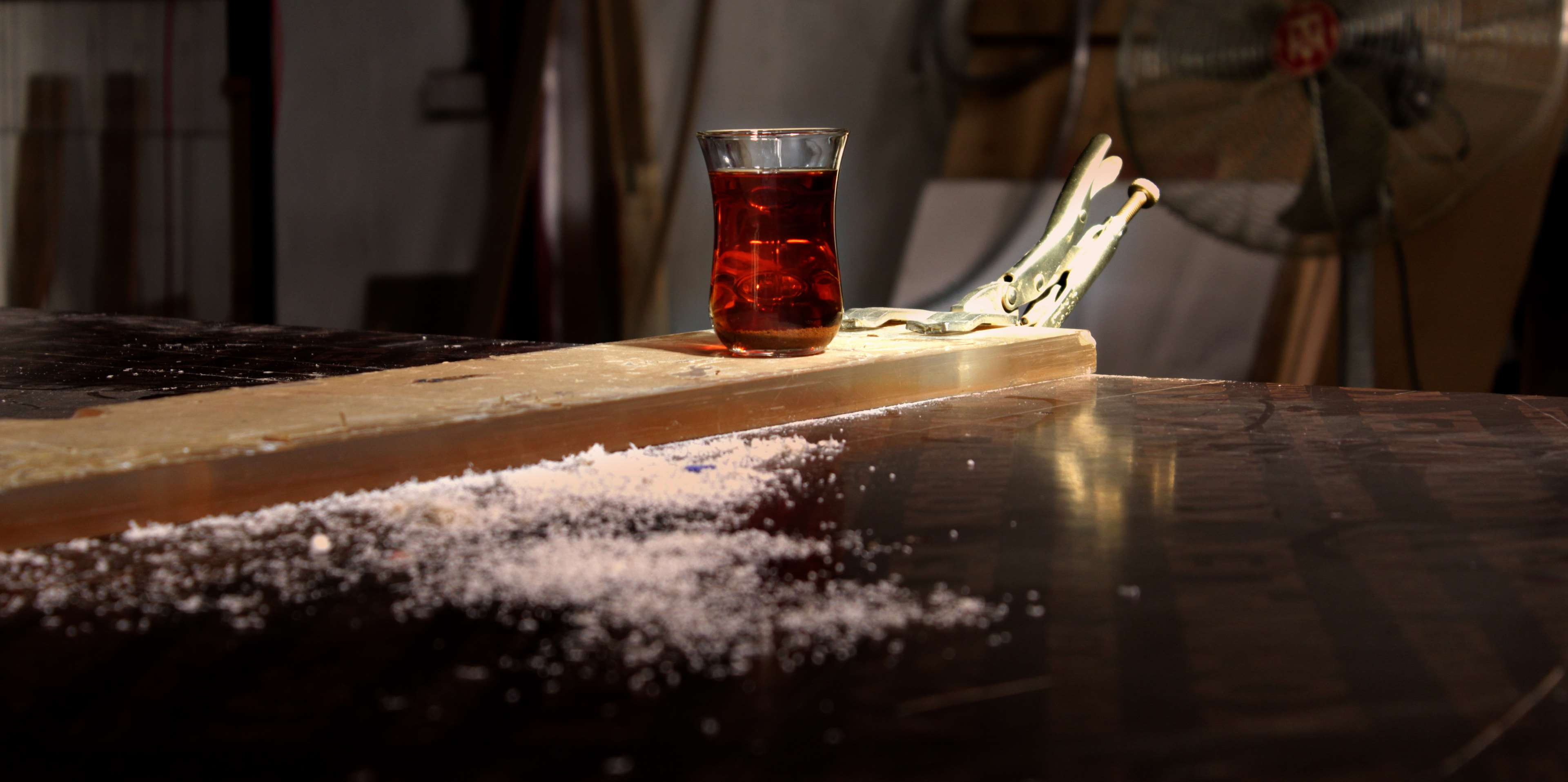 bar counter, no people, shahi, freshness, glass - material, light, selective focus, beer, container, table, dark, indoors, drink, still life, redtea, wood - material, HD Wallpaper
