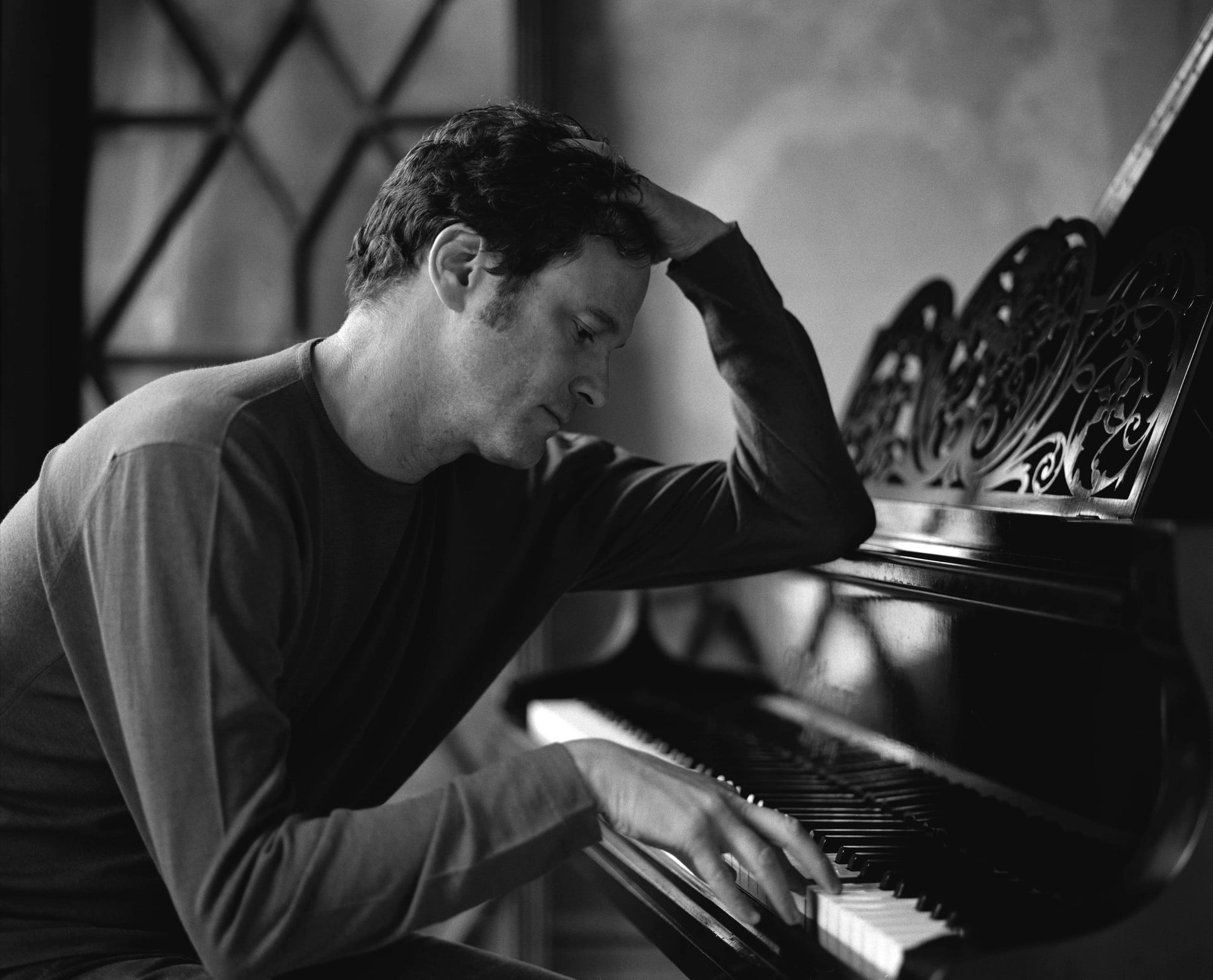 Colin Firth, males, 1080P, piano Key, art, sweatshirt, learning, musical Instrument, arts And Entertainment, s, hobbies, performance, casual clothing, HD Wallpaper