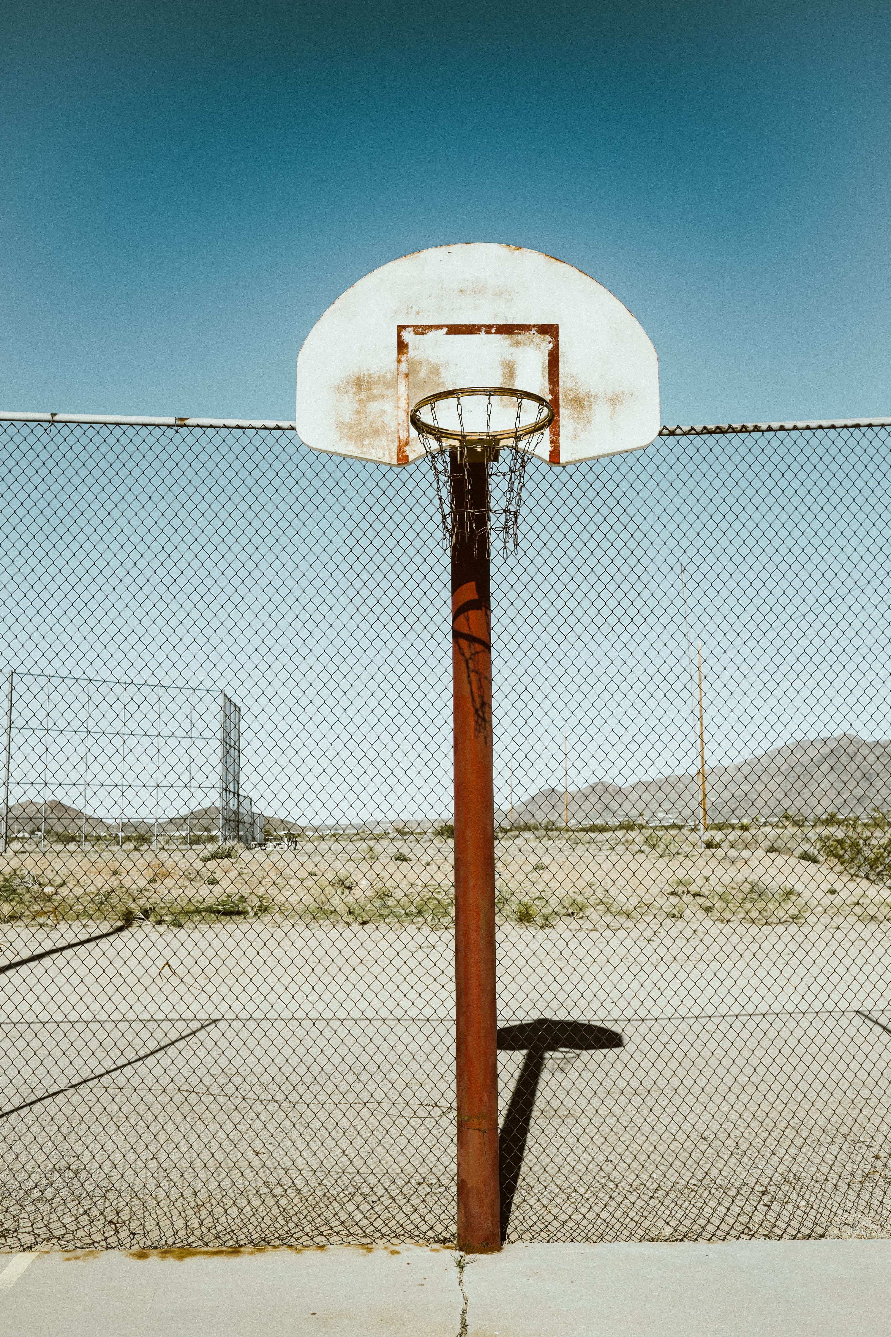 brown, barrier, clear sky, link, chainlink fence, basketball, basketball court, no People, protection, near, boundary, basketball hoop, court, day, metal, Phone HD Wallpaper
