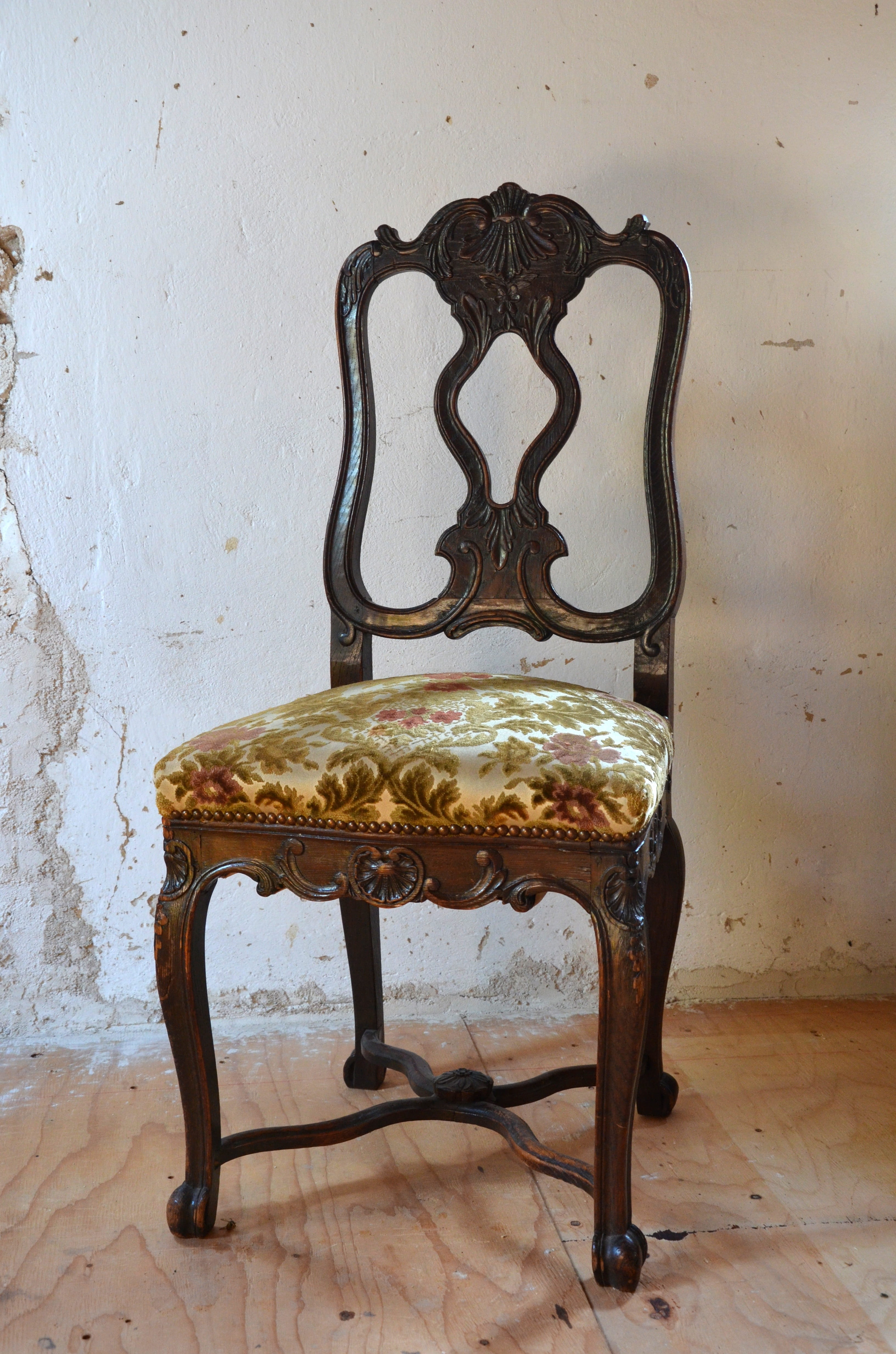 chair, historically, ornate, cozy, indoors, flooring, rococo, art and craft, empty, comfortable, wood furniture, wall - building feature, domestic room, Phone HD Wallpaper
