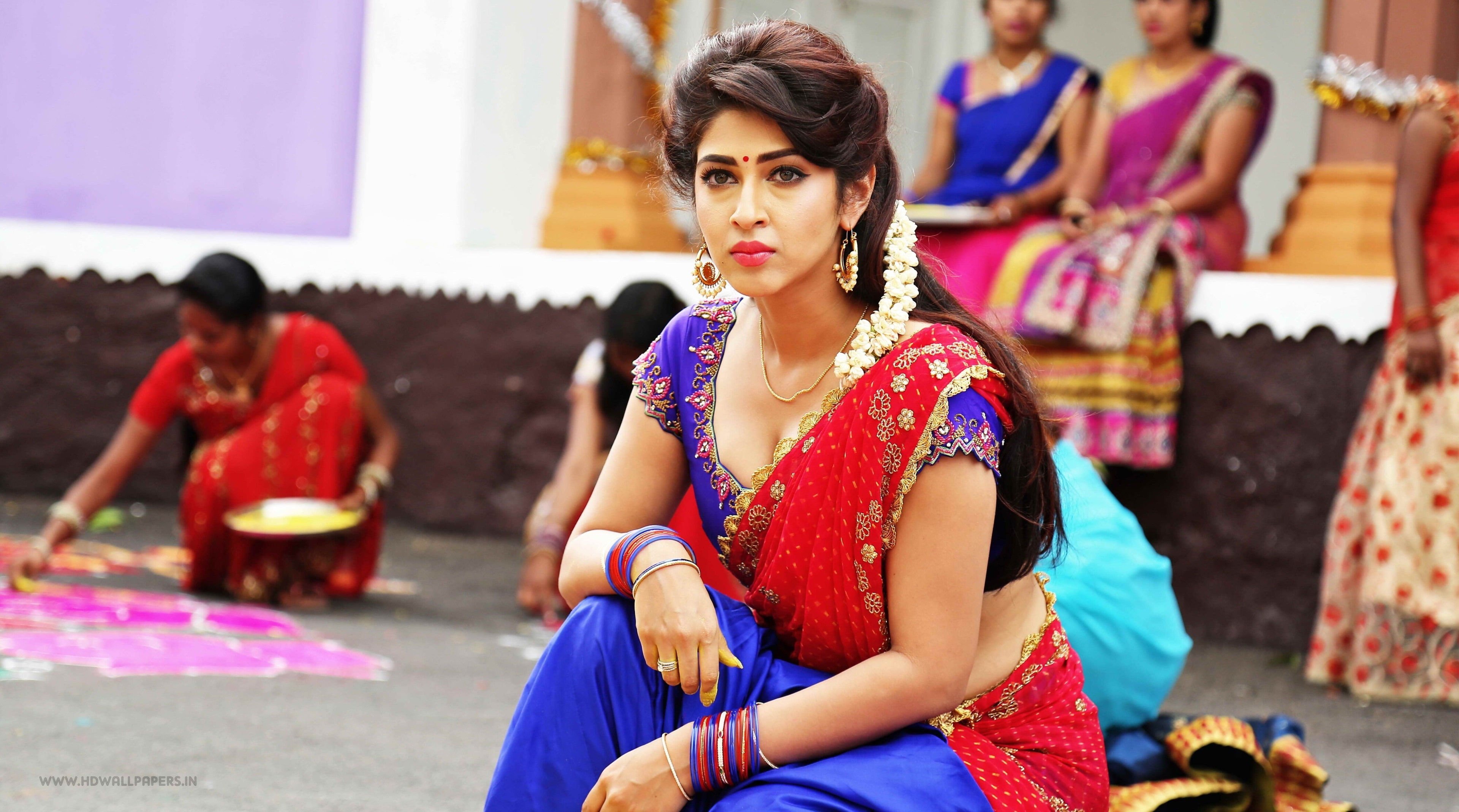 sonarika bhadoria 4k best  for desktop, sari, traditional clothing, people, sitting, jewelry, portrait, young women, beautiful woman, three quarter length, HD Wallpaper