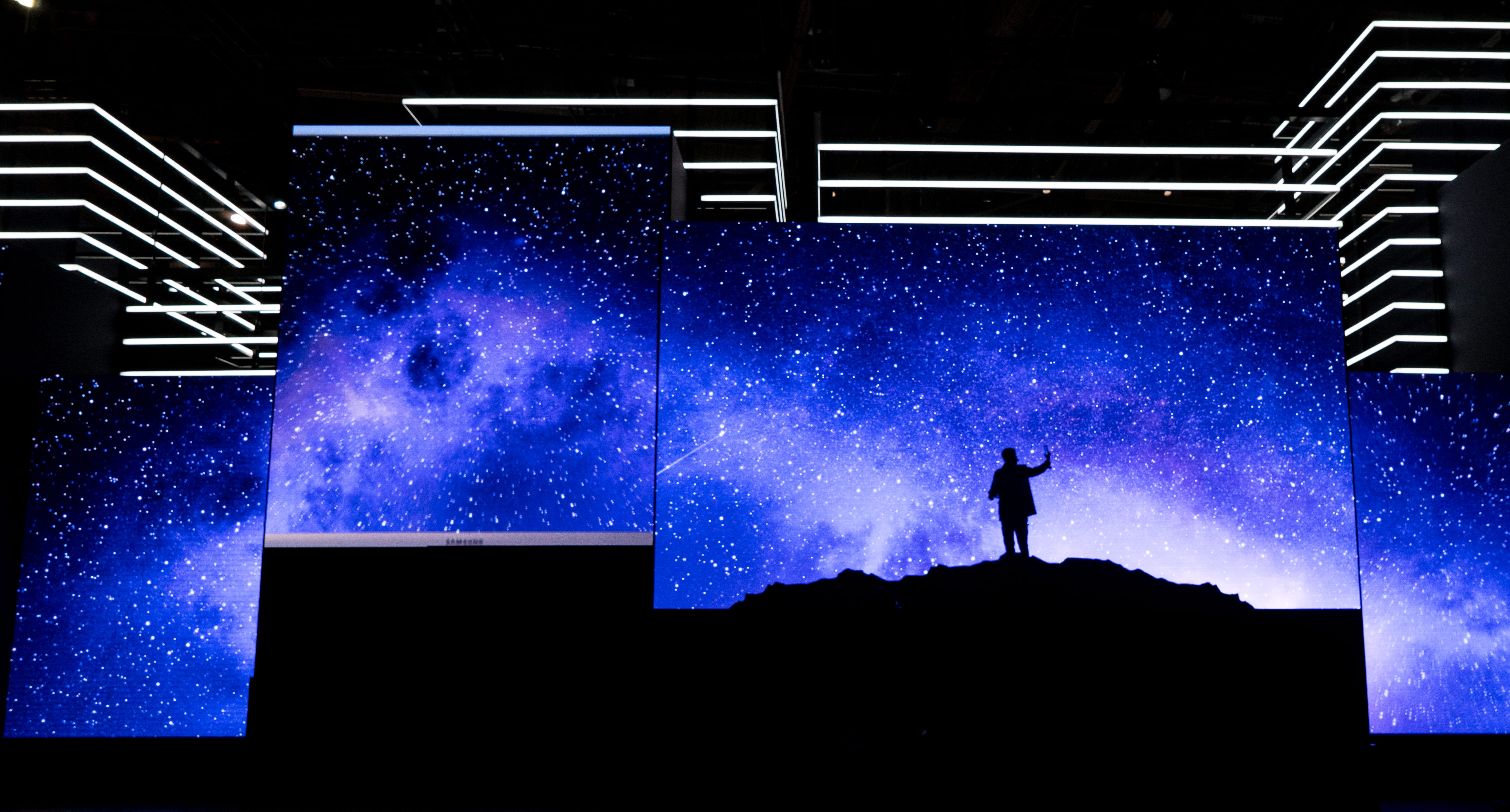 leisure activity, galaxy, astronomy, sketch, silhouette, real people, lamplight, illuminated, standing, one person, cucoloris, excitement, blue, sport, HD Wallpaper