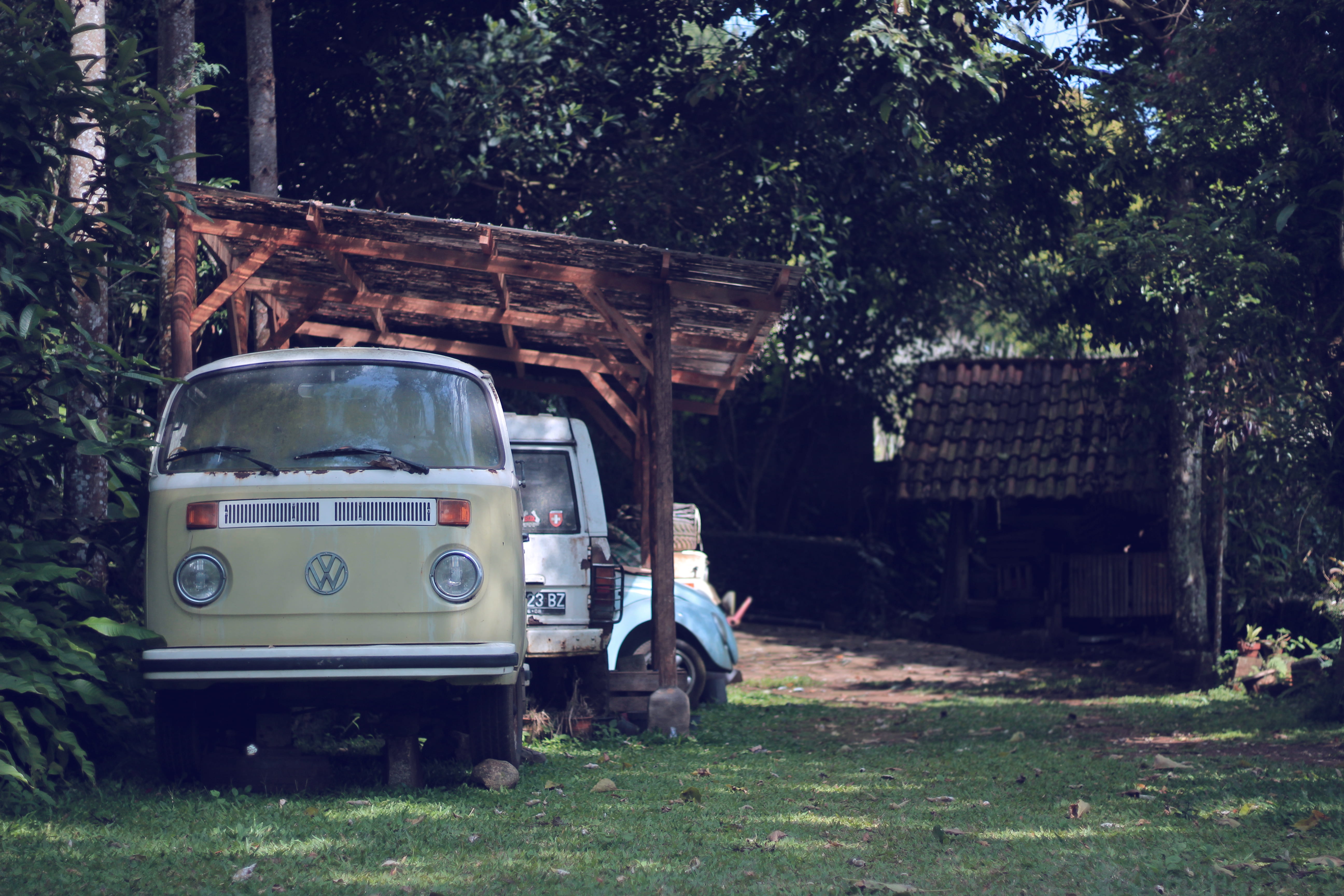 obsolete, motor vehicle, parked, mode of transportation, architecture, van, built structure, nature, land, abandoned, no people, volkswagen, grass, retro, HD Wallpaper