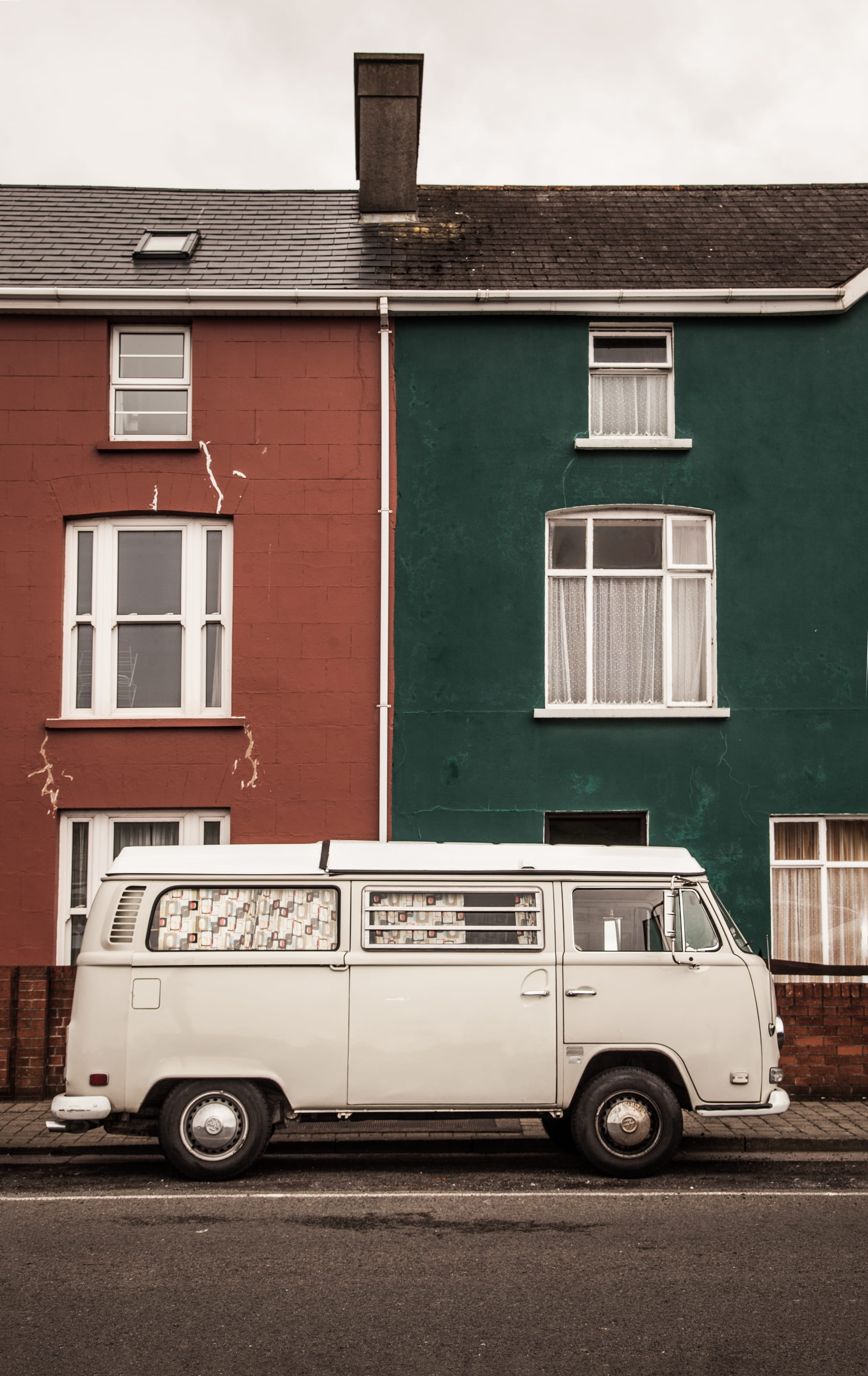 city, home, classic, white, land vehicle, campervan, house, green, colour, urban, sidewalk, transportation, vw, architecture, van, motor vehicle, building exterior, Phone HD Wallpaper