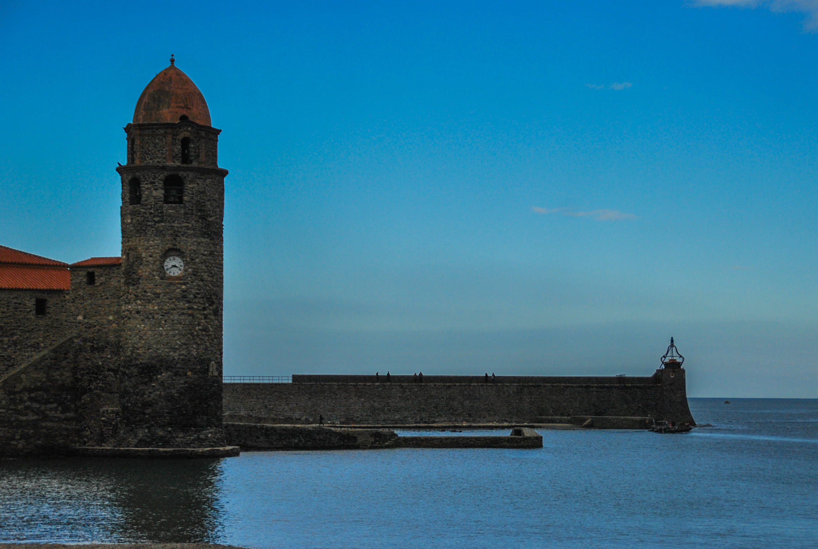 old, travel destinations, sky, building exterior, sea, nature, tower, history, waterfront, blue, contrast, built structure, 2K, colliure, building, tranquility, HD Wallpaper