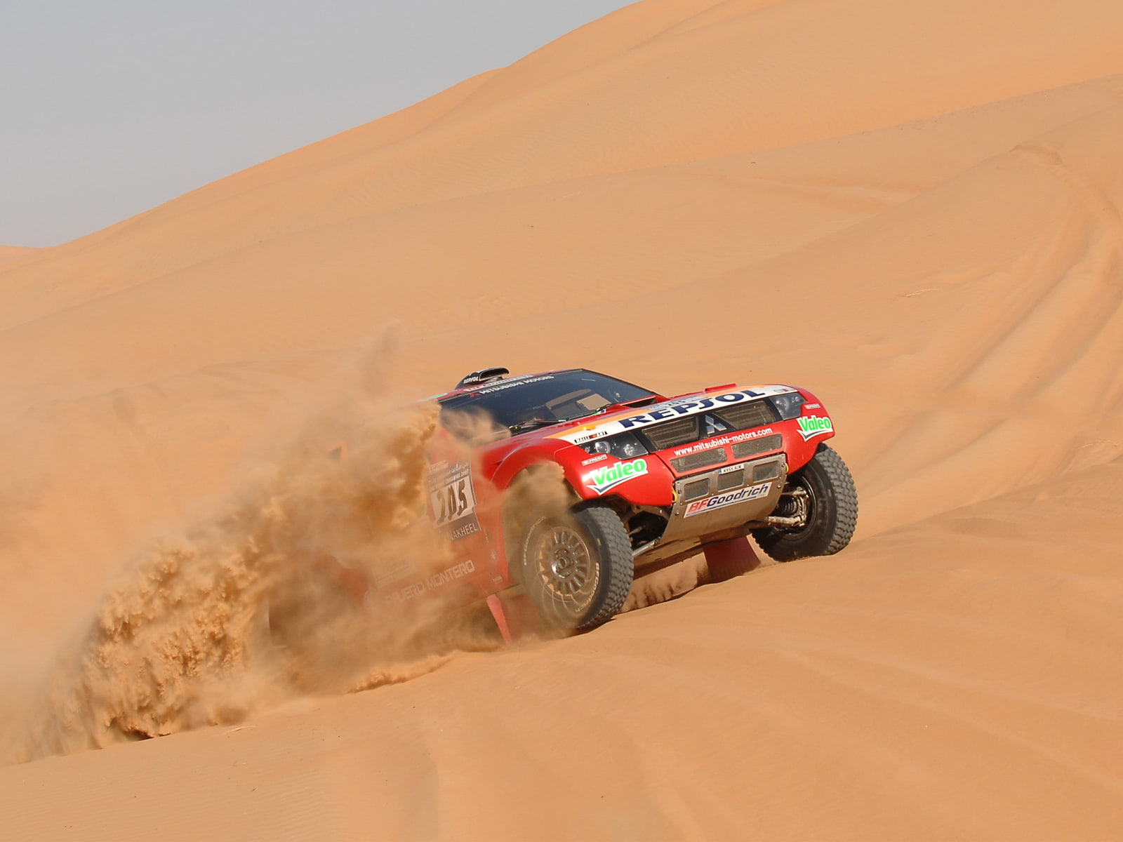 dakar, mpr13, mitsubishi, race, pajero, montero, 2007, suv, racing, offroad, evolution, 720P, HD Wallpaper