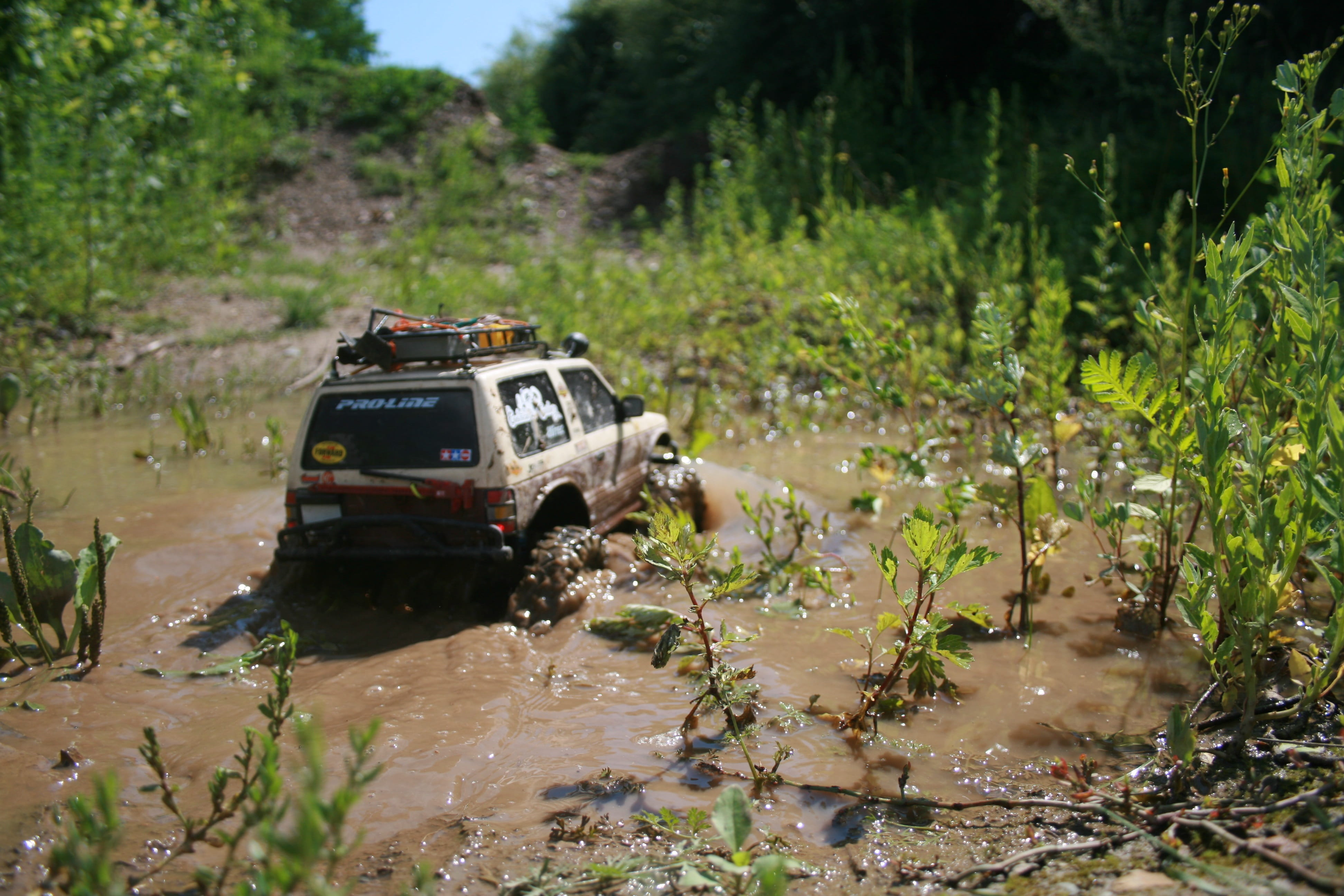pajero, plant, mitsubishi, mud, motor vehicle, 4K, mode of transportation, scale crawler, outdoors, sunlight, field, forest, transportation, tree, water, HD Wallpaper