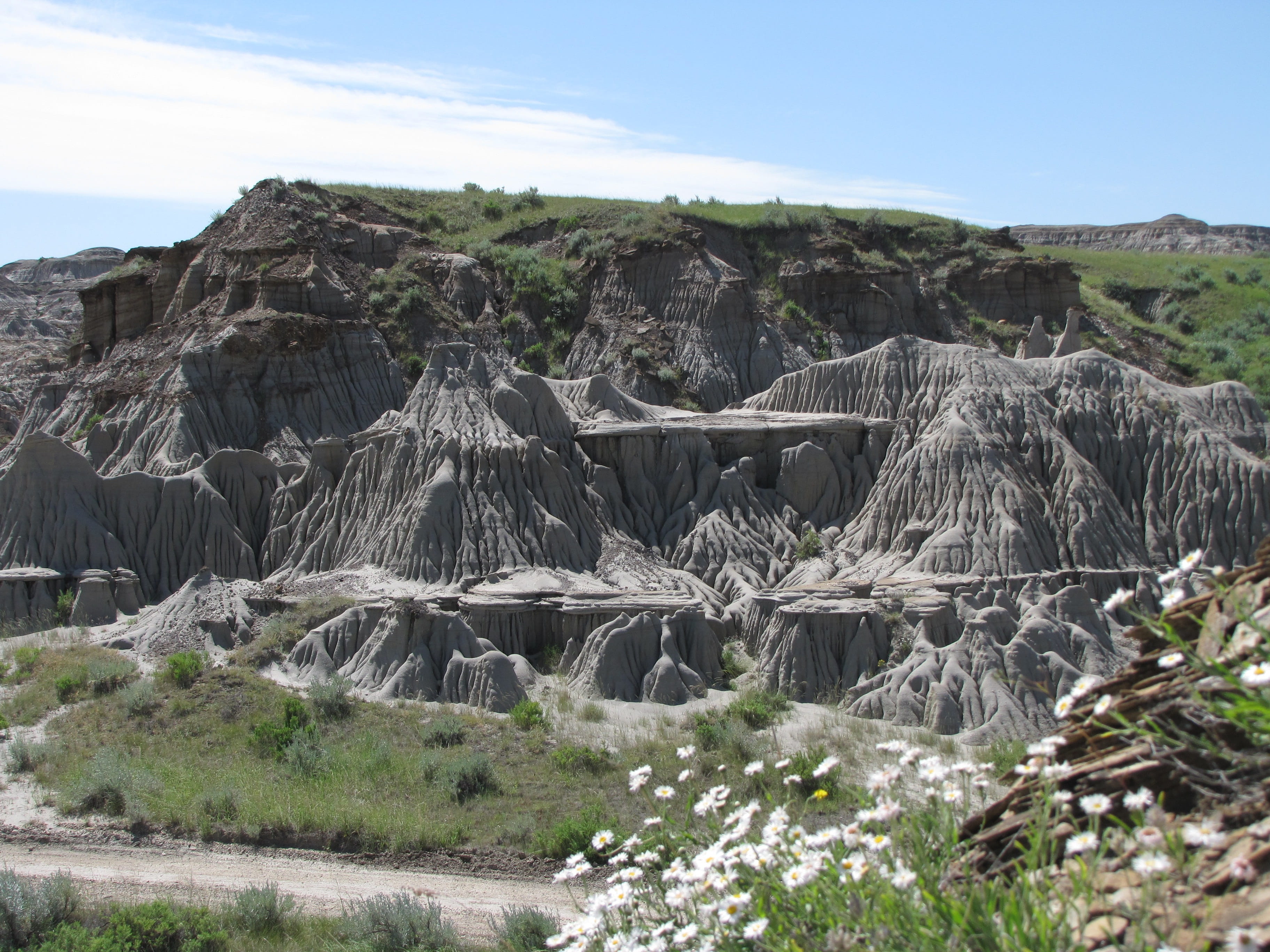 2K, tranquility, erosion, day, sediment, canada, rural scene, landscape, desert, rock - object, environment, tranquil scene, Badlands, sky, beauty in nature, HD Wallpaper