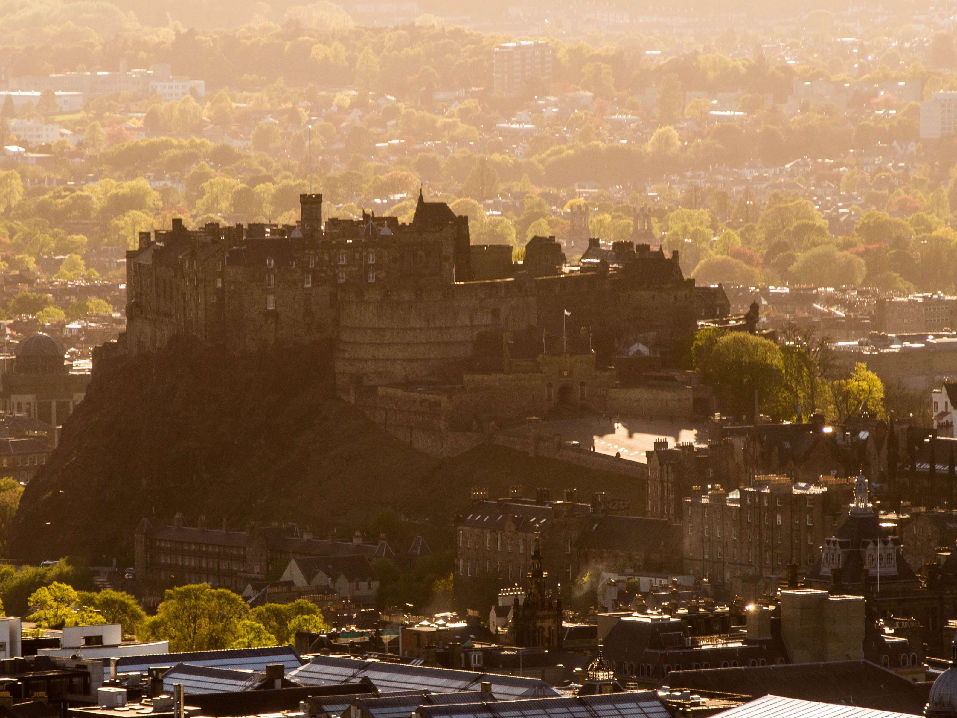 nature, scotland, tourism, cityscape, the past, building exterior, history, building, high angle view, sunlight, built structure, outdoors, edinburgh castle, HD Wallpaper