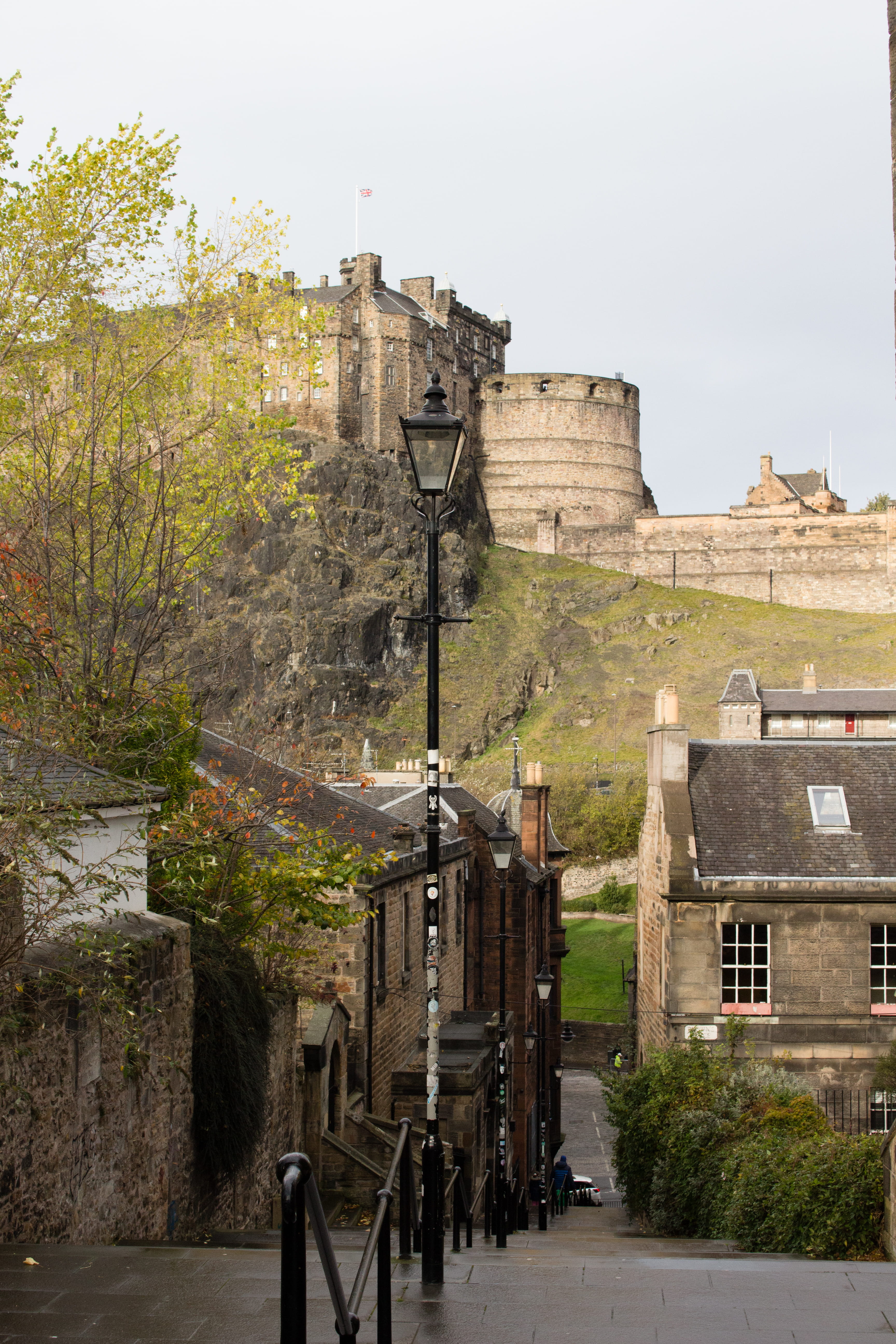 miss jean broadie steps, ruined, history, building exterior, 5K, plant, day, building, united kingdom, outdoors, sky, scotland, edinburgh, travel, edinburgh castle, Phone HD Wallpaper