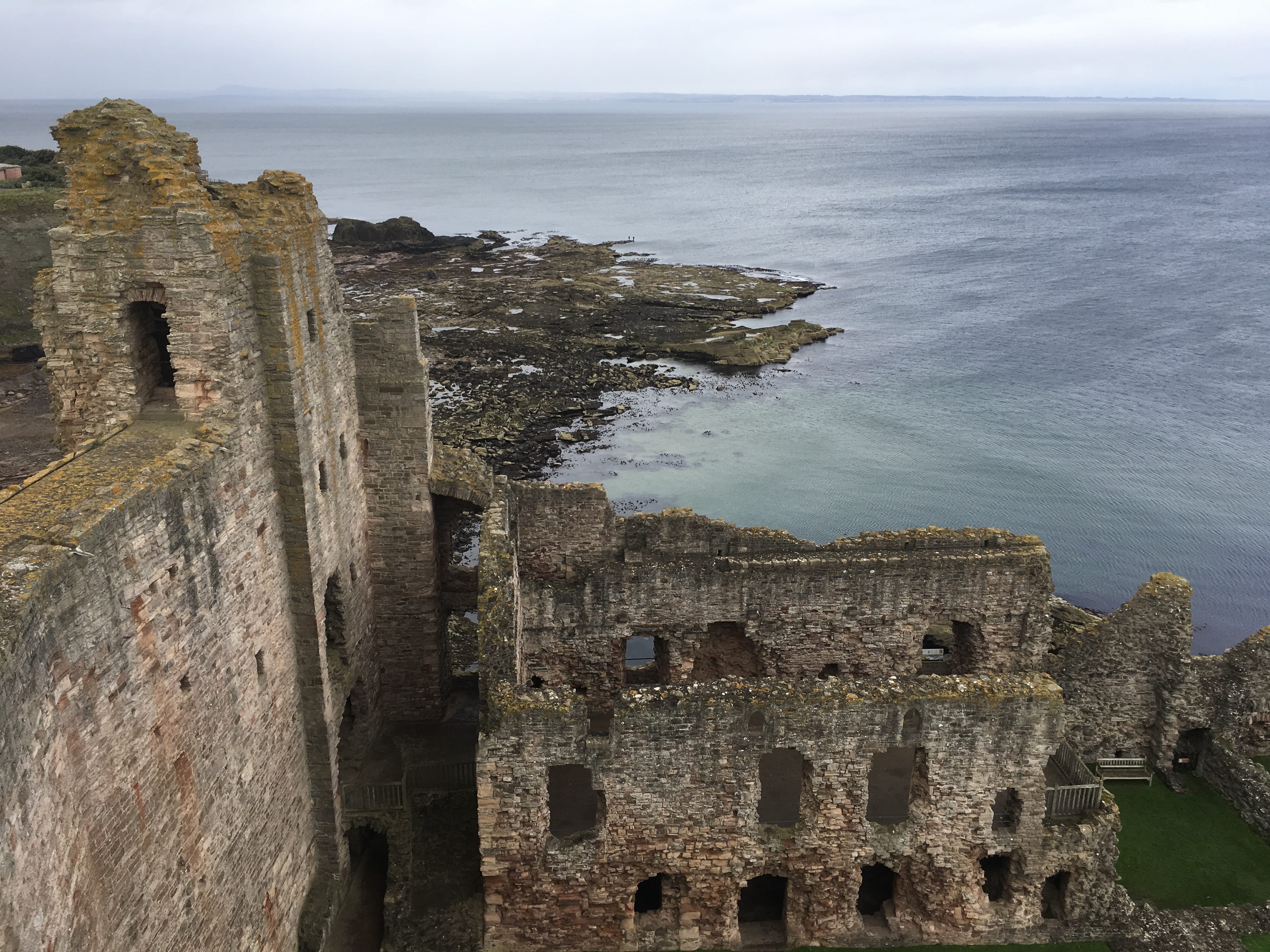 building exterior, travel destinations, nature, built structure, castle, outdoors, no people, day, old, the past, water, ruined, deterioration, sea, architecture, HD Wallpaper
