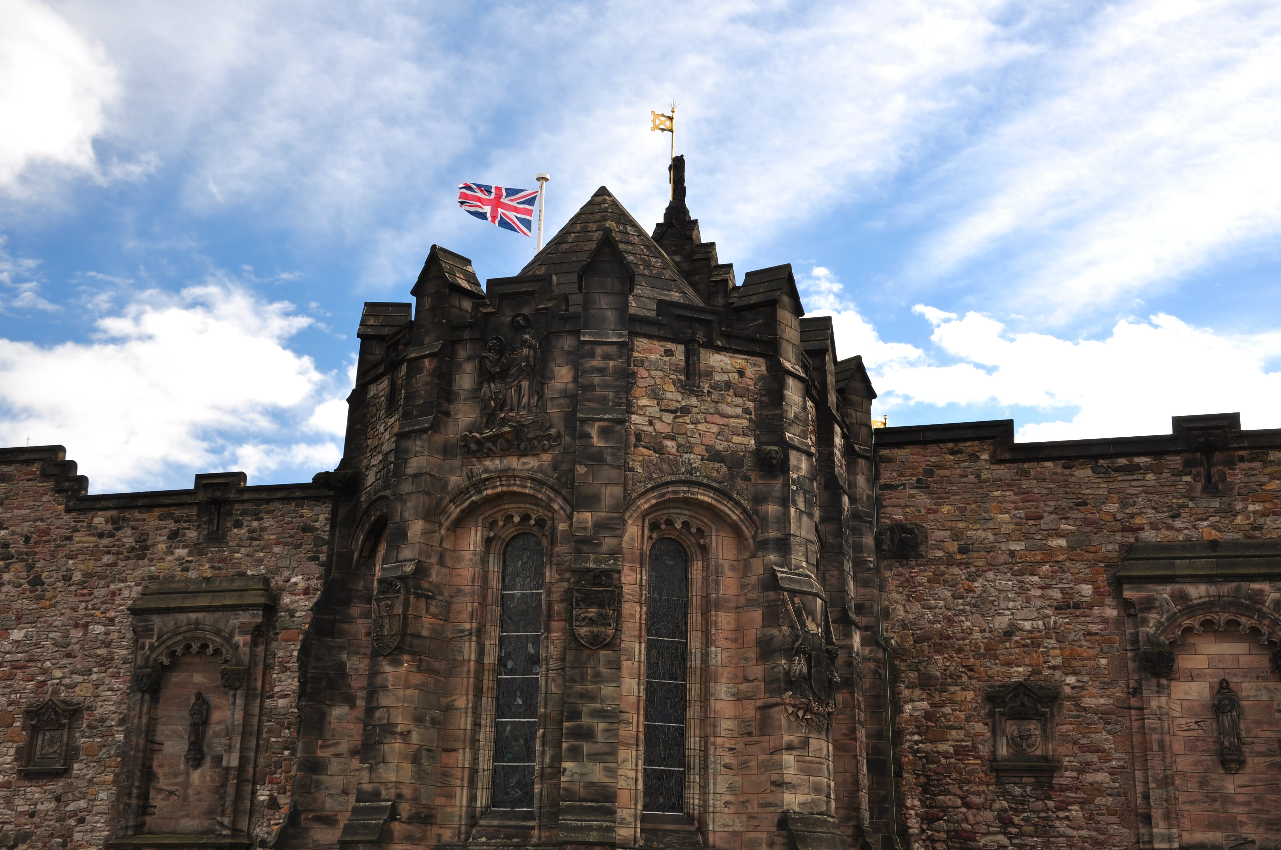 castle, place of worship, building exterior, monument, belief, travel destinations, edinburgh, history, no people, cloud - sky, outdoors, nature, sky, religion, HD Wallpaper
