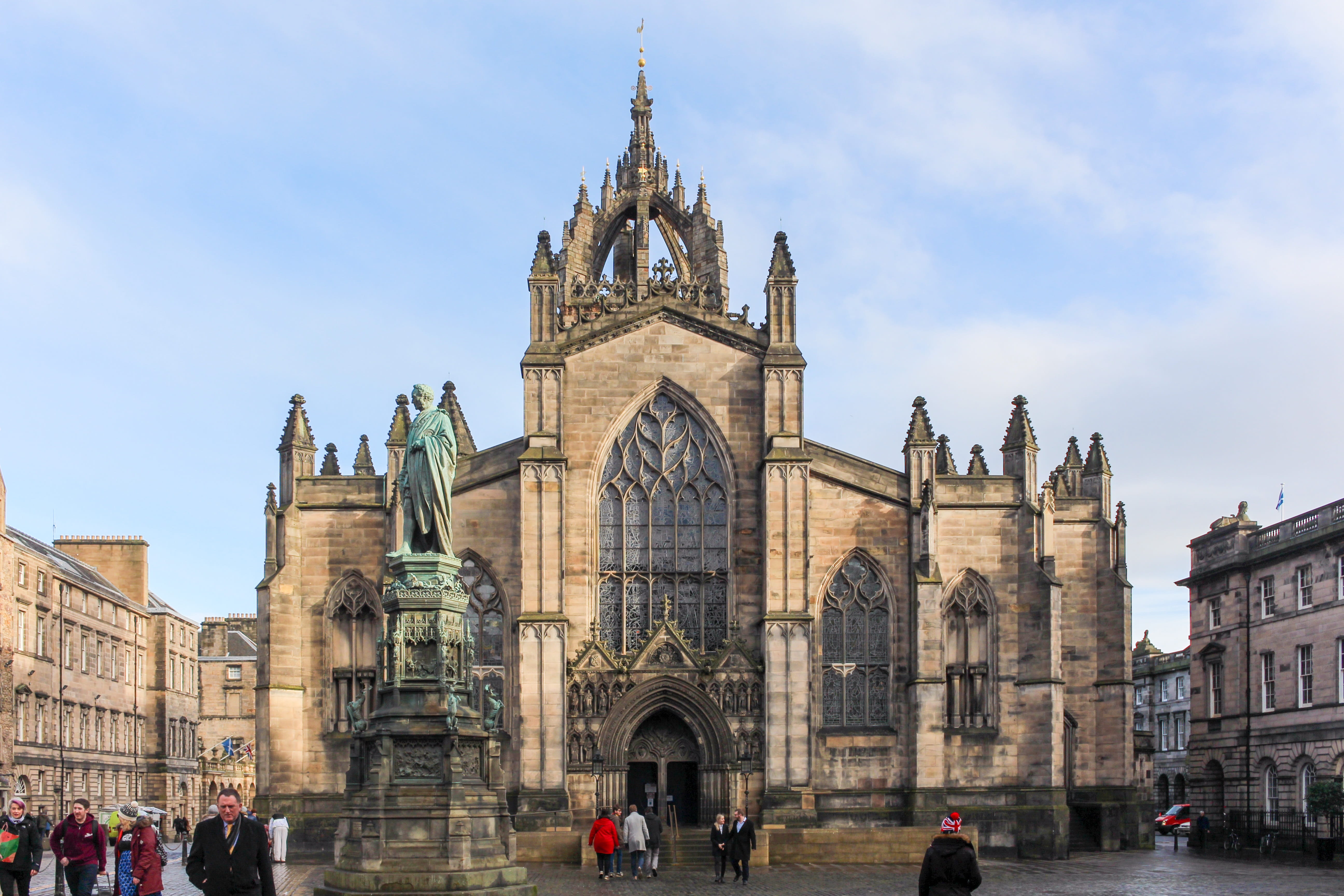 famous, ancient, outdoors, crowd, travel, religion, castle, sky, landmark, old, gothic style, real people, scottish, place of worship, travel destinations, HD Wallpaper