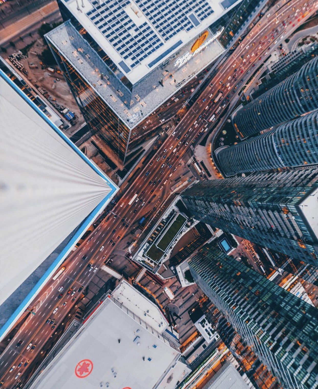 city, urban skyline, residential district, street, cityscape, no people, brown, black, built structure, landscape, Toronto, wooden, skyscraper, downtown district, Phone HD Wallpaper