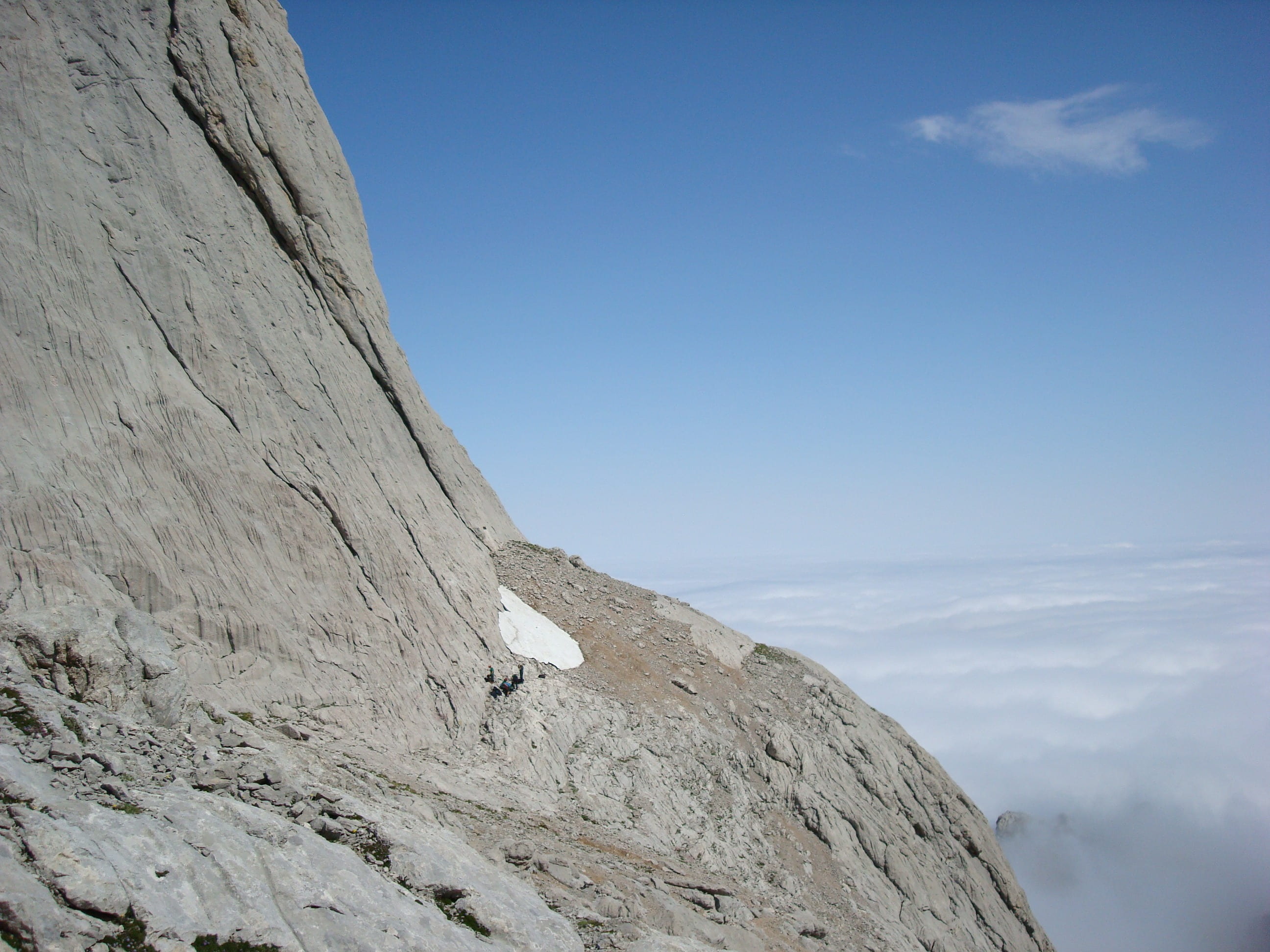 mountains, 2K, escalation, physical geography, rescue, low angle view, peak, day, face, urriellu, forces, tranquility, blue, cloud - sky, sky, environment, HD Wallpaper