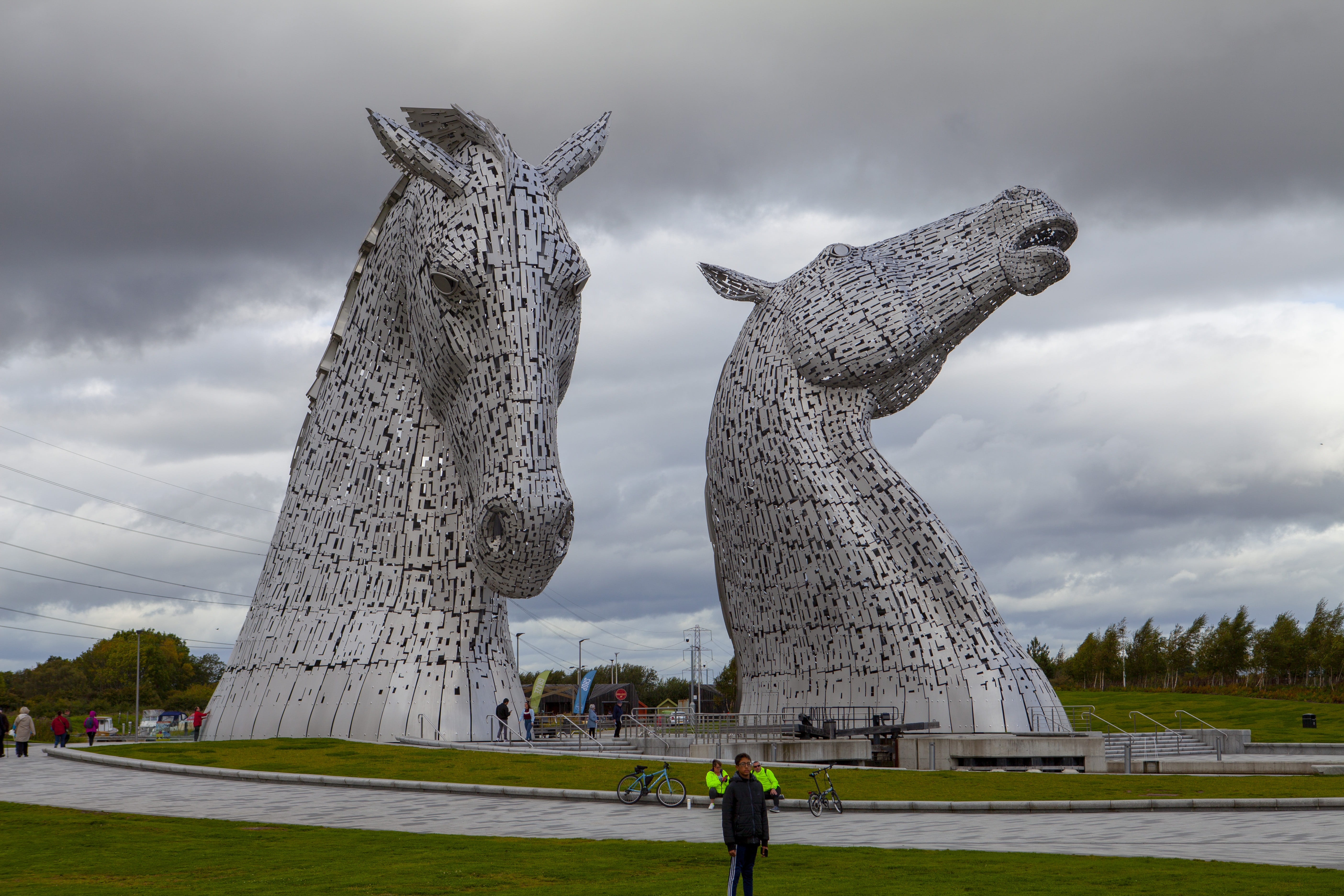 kelpies, sky, park, 5K, history, statue, art and craft, group of people, uk, representation, falkirk, tourist, incidental people, nature, travel, tourism, HD Wallpaper