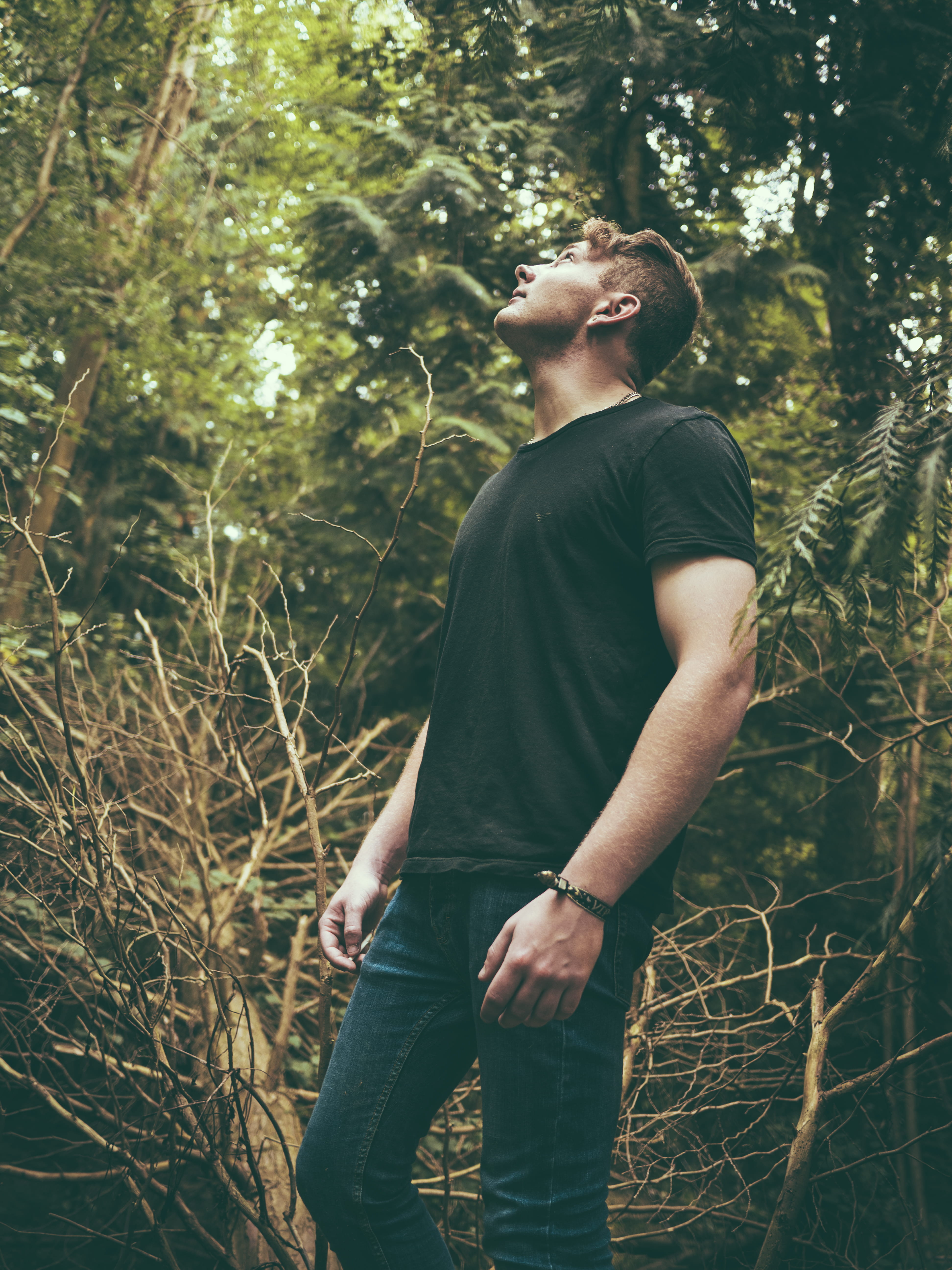 looking away, real people, nature, forrest, day, man, united kingdom, boy, surrey hills area of outstanding natural beauty, casual clothing, standing, three quarter length, Phone HD Wallpaper