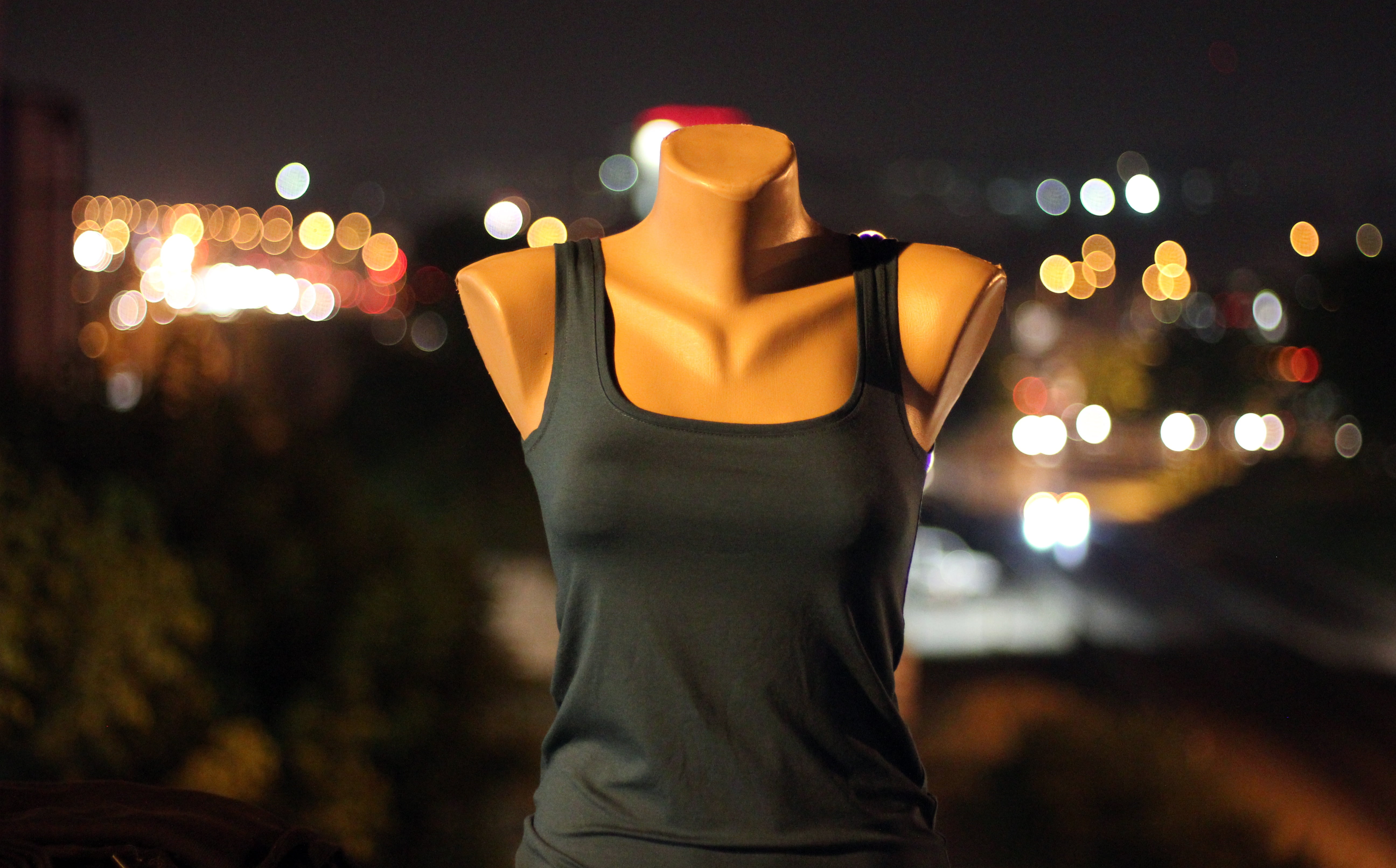 concept, background, focus on foreground, adult, outstanding, one person, bokeh, young adult, shallow, night, artist, wear, t-shirt, model, lifestyles, HD Wallpaper