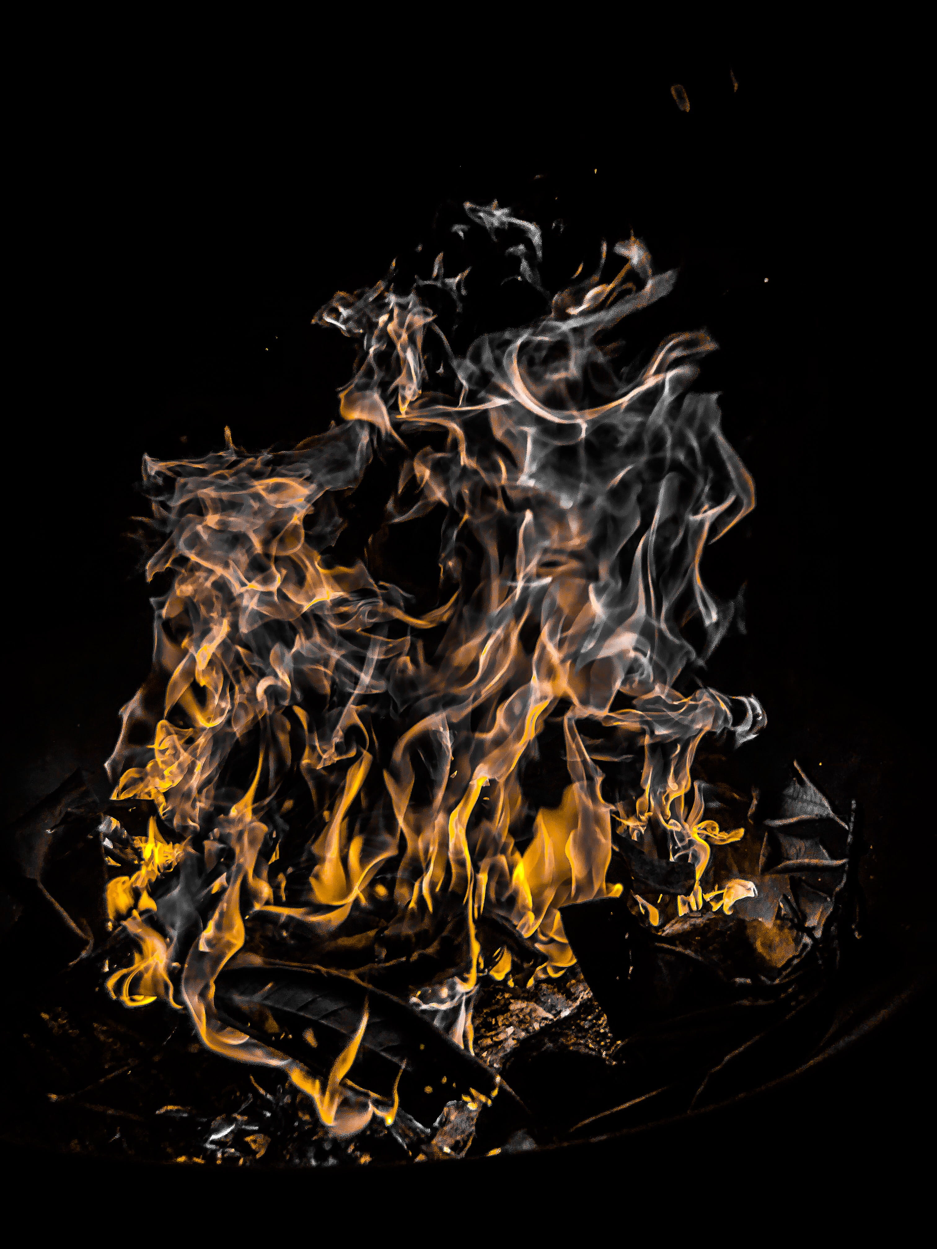 close-up, lakeland, campfire, 4K, united states, burning wood, log, nature, night, fire - natural phenomenon, dark, heat - temperature, glowing, no people, Phone HD Wallpaper