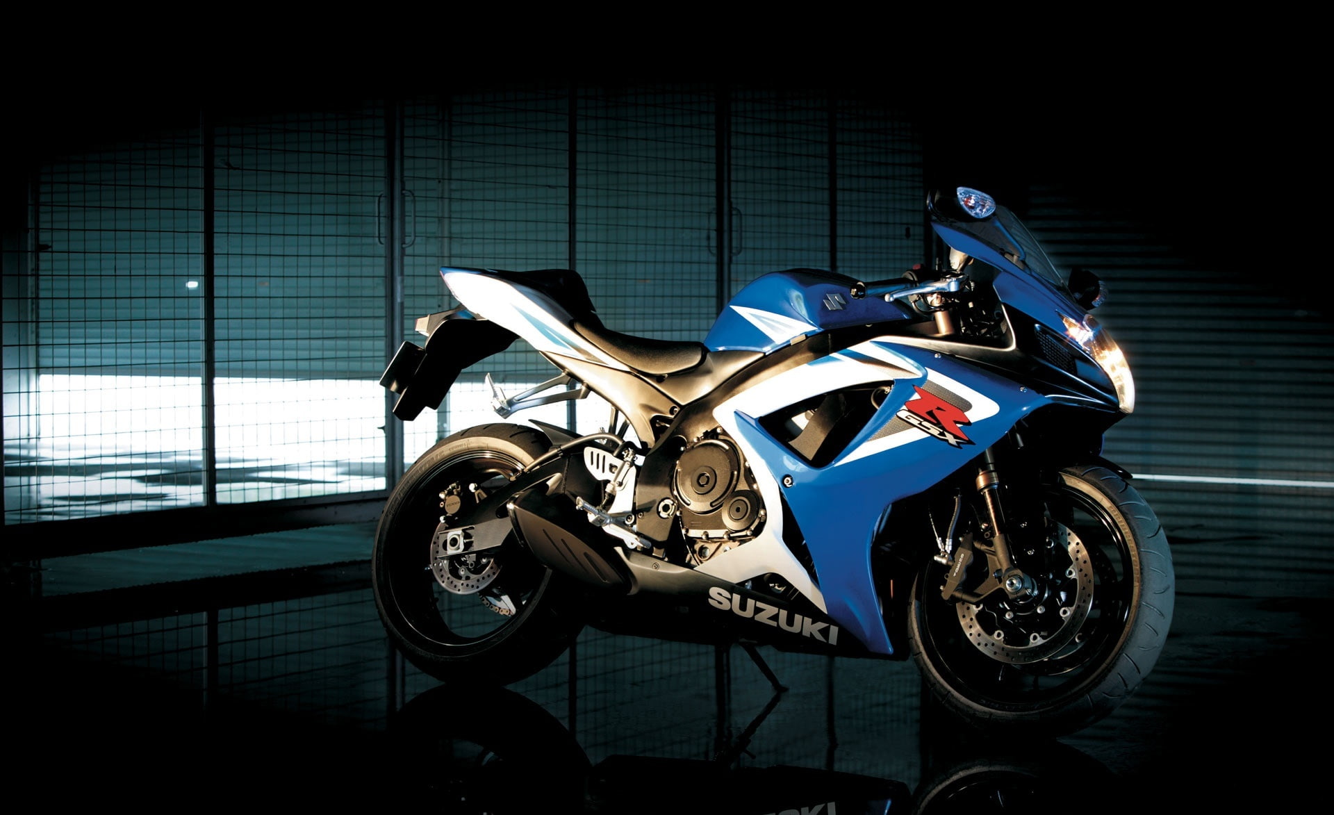 r, 1080P, metal, nature, parking, blue, day, Motorcycles, wheel, sportsbike, stationary, mode of transportation, architecture, sunlight, helmet, no people, HD Wallpaper
