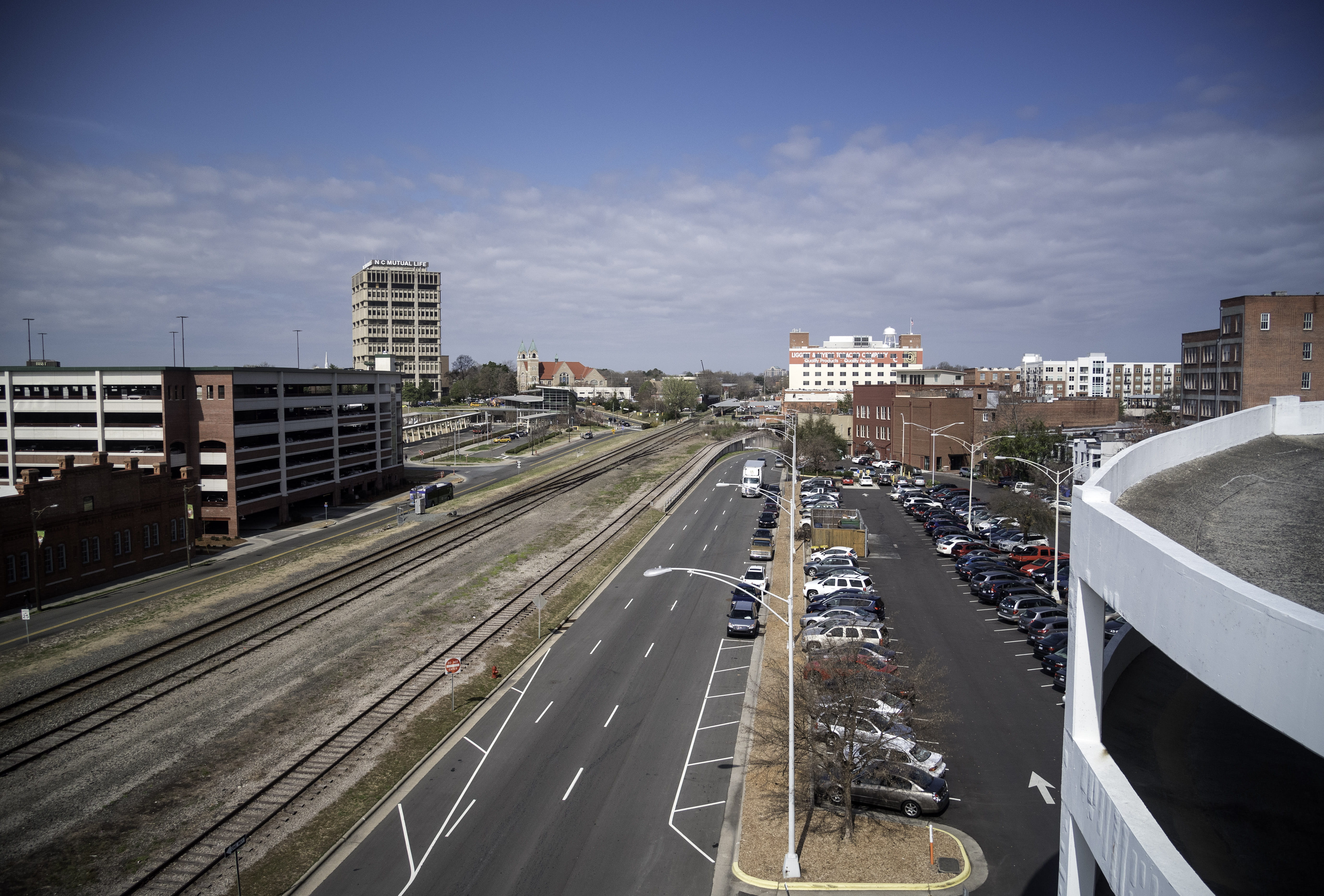 cars, north carolina, the way forward, public domain, symbol, North Carolina, multiple lane highway, railroad Track, architecture, road, city, large, built structure, HD Wallpaper