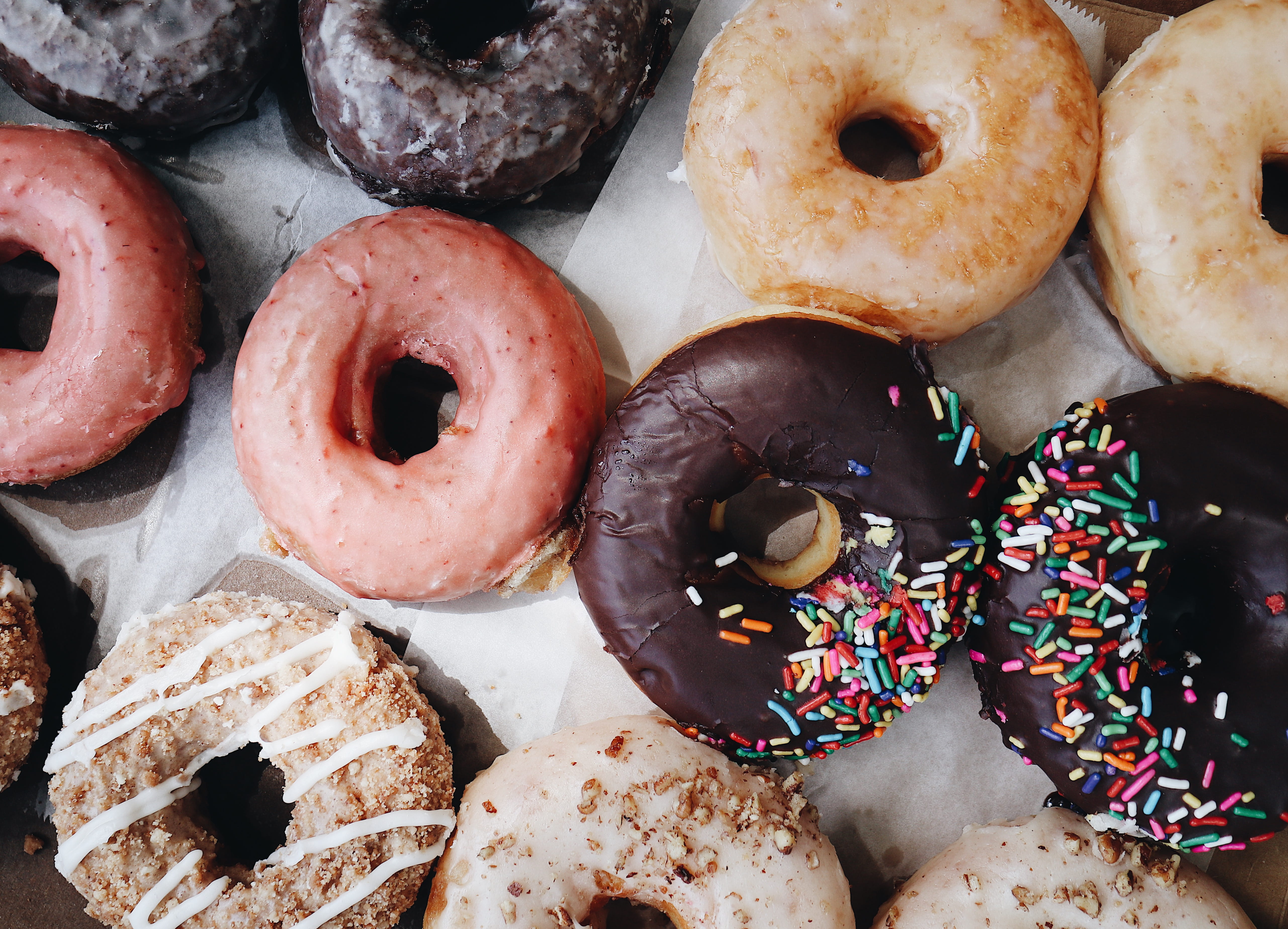 cake, close-up, retail, frosting, donut, food, food and drink, sprinkles, pastry, large group of objects, donuts, sweet, eat, no people, indoors, snack, HD Wallpaper