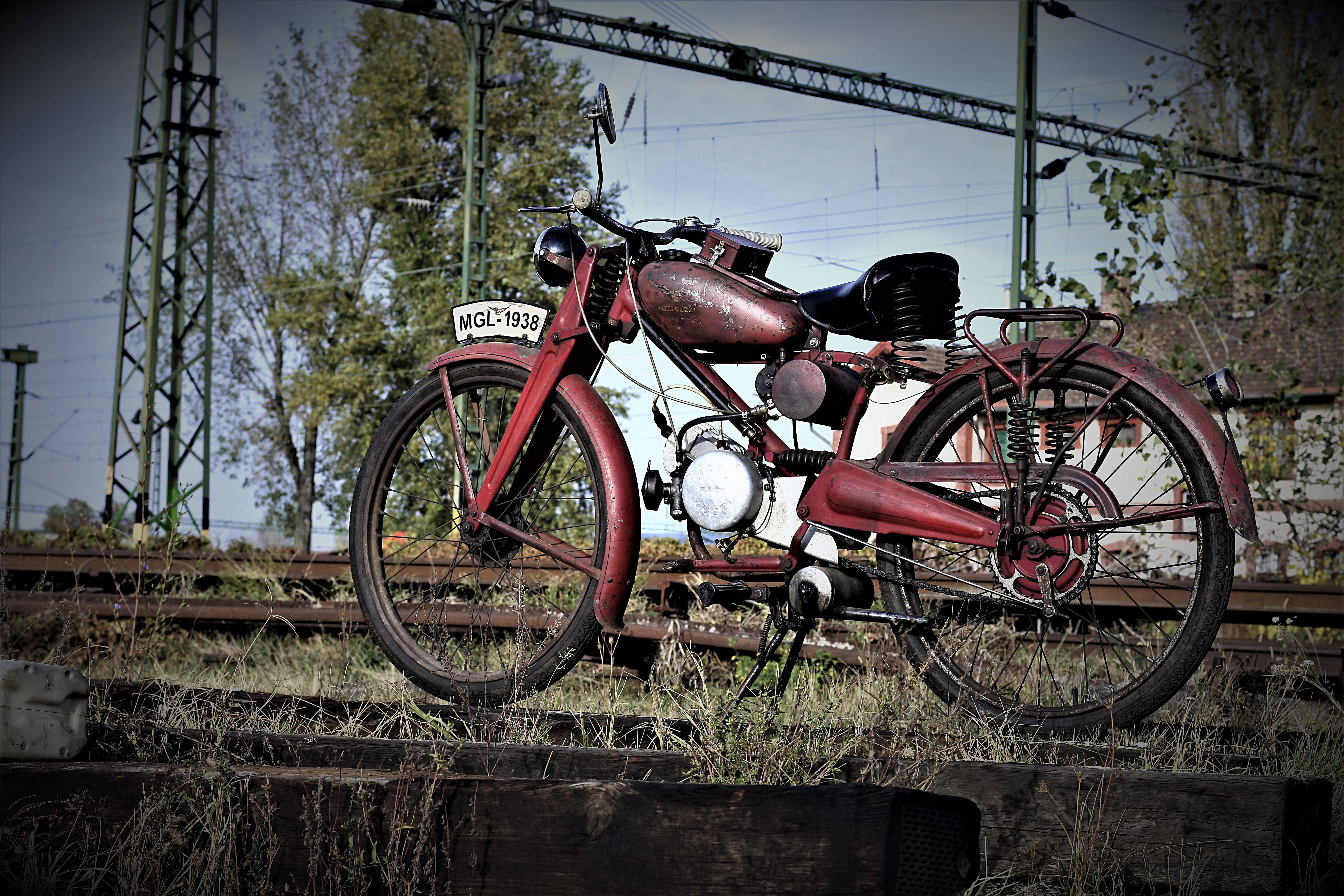 abandoned, moto guzzi, ruined, 5K, outdoors, mode of transportation, wheel, tree, damaged, bicycle, land vehicle, day, obsolete, stationary, engine, moto guzzi legge for, HD Wallpaper